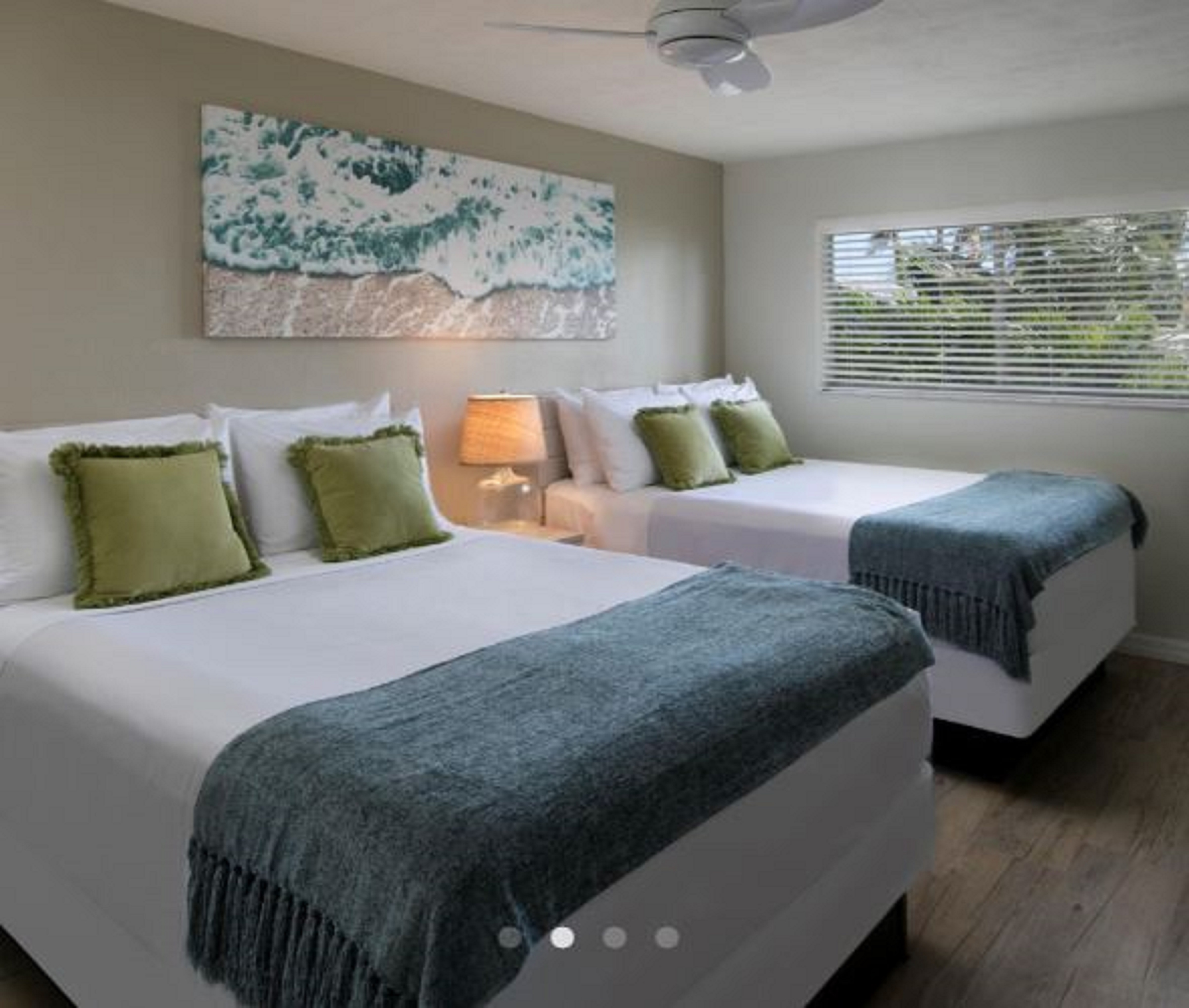 Studio Two Queen Beds