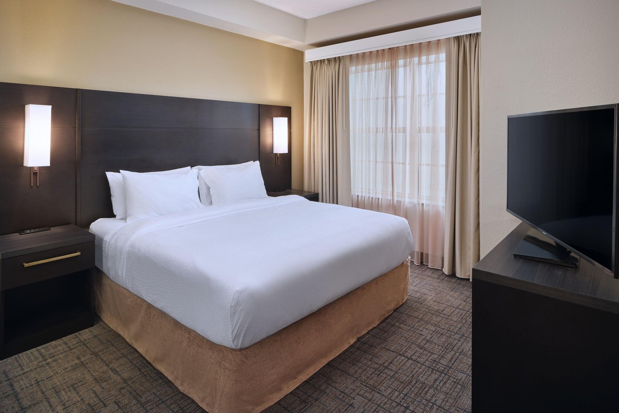 Studio Accessible-queen Size Bed