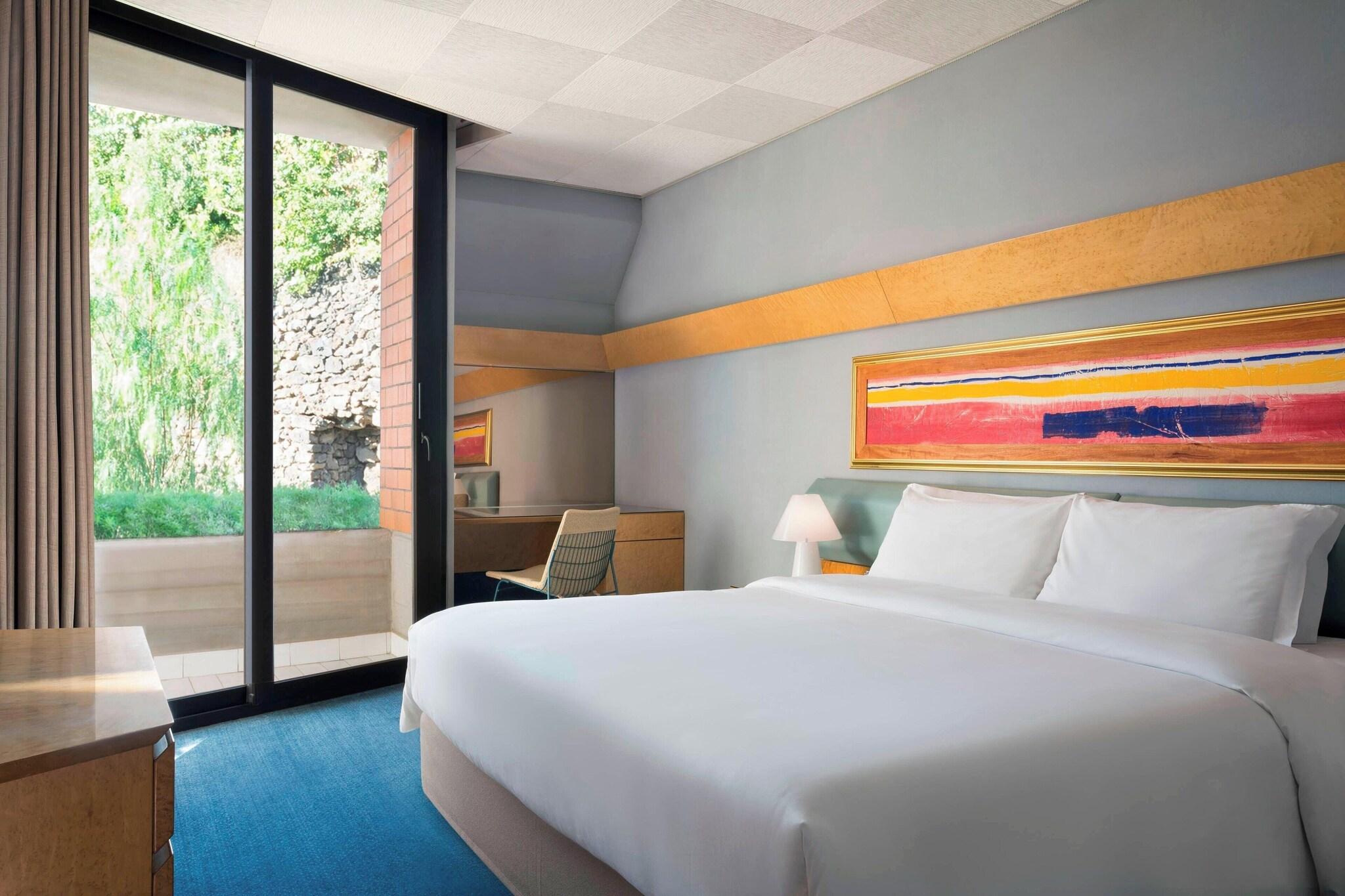 Double Classic Queen Bed