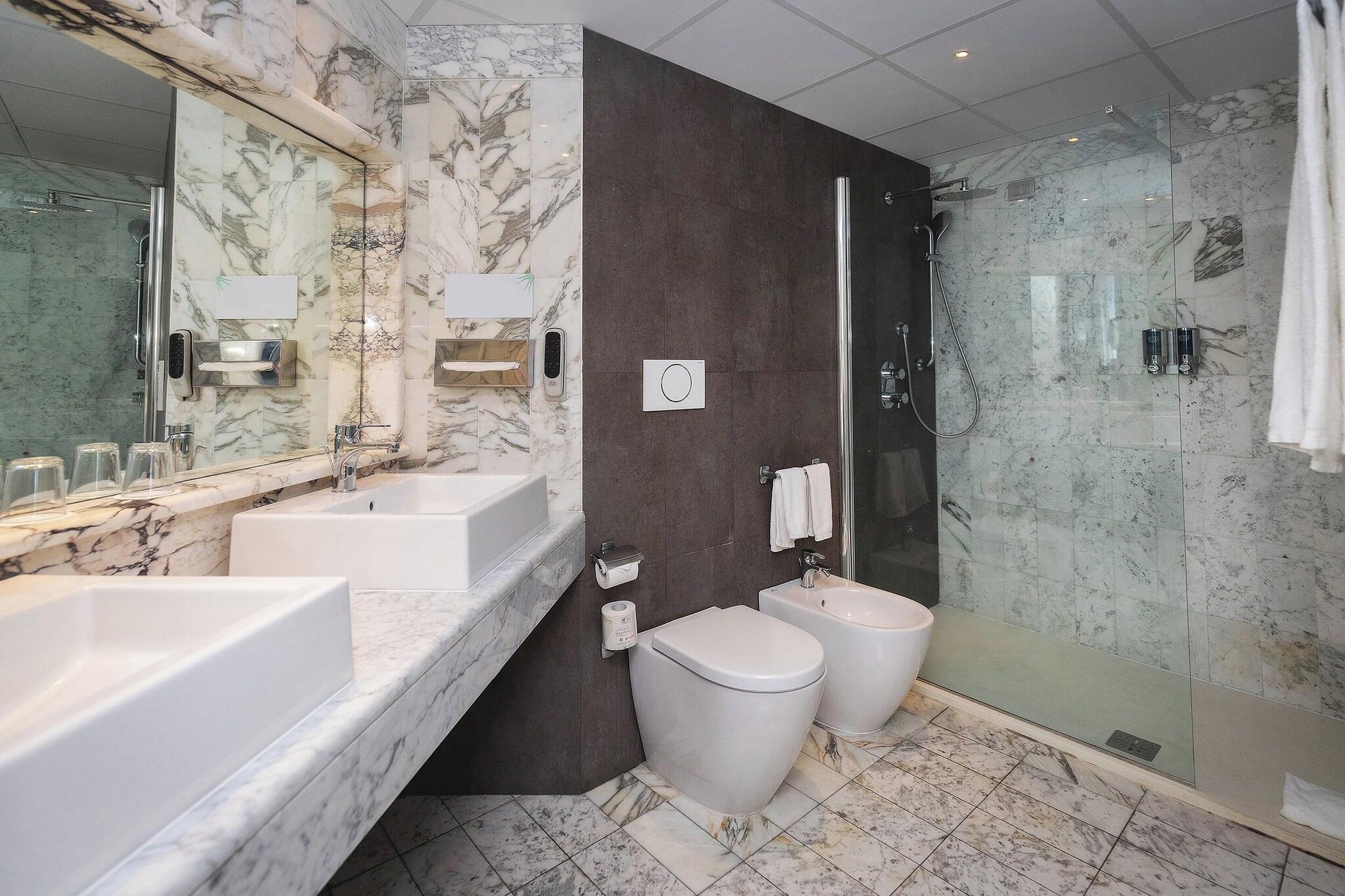 Suite Sea View King Bed