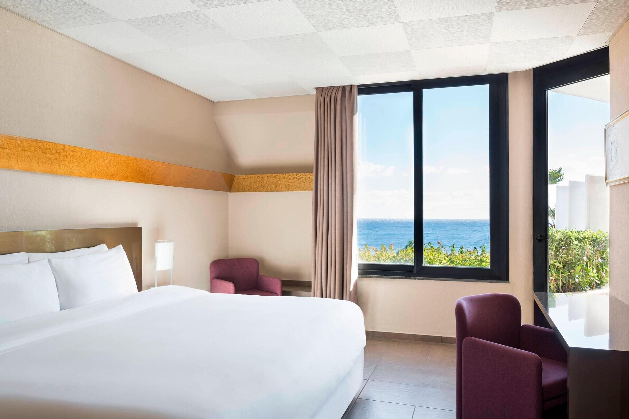 Suite Sea View King Bed