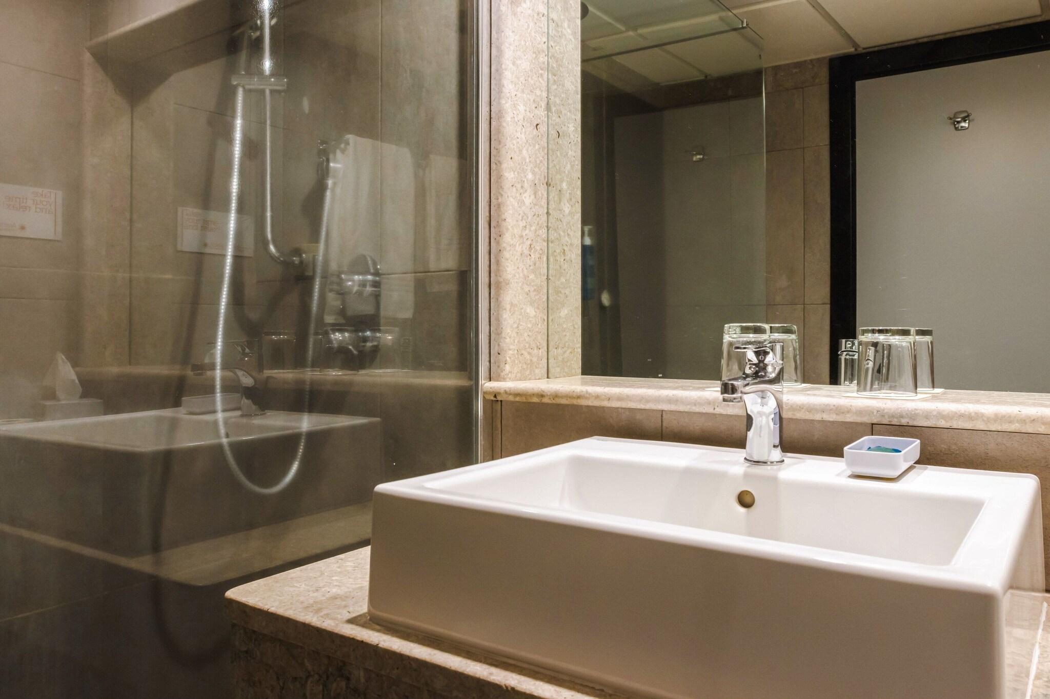 Double Classic Queen Bed