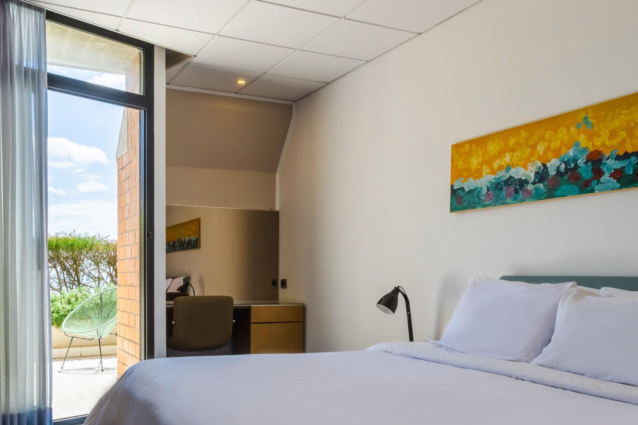 Double Classic Queen Bed