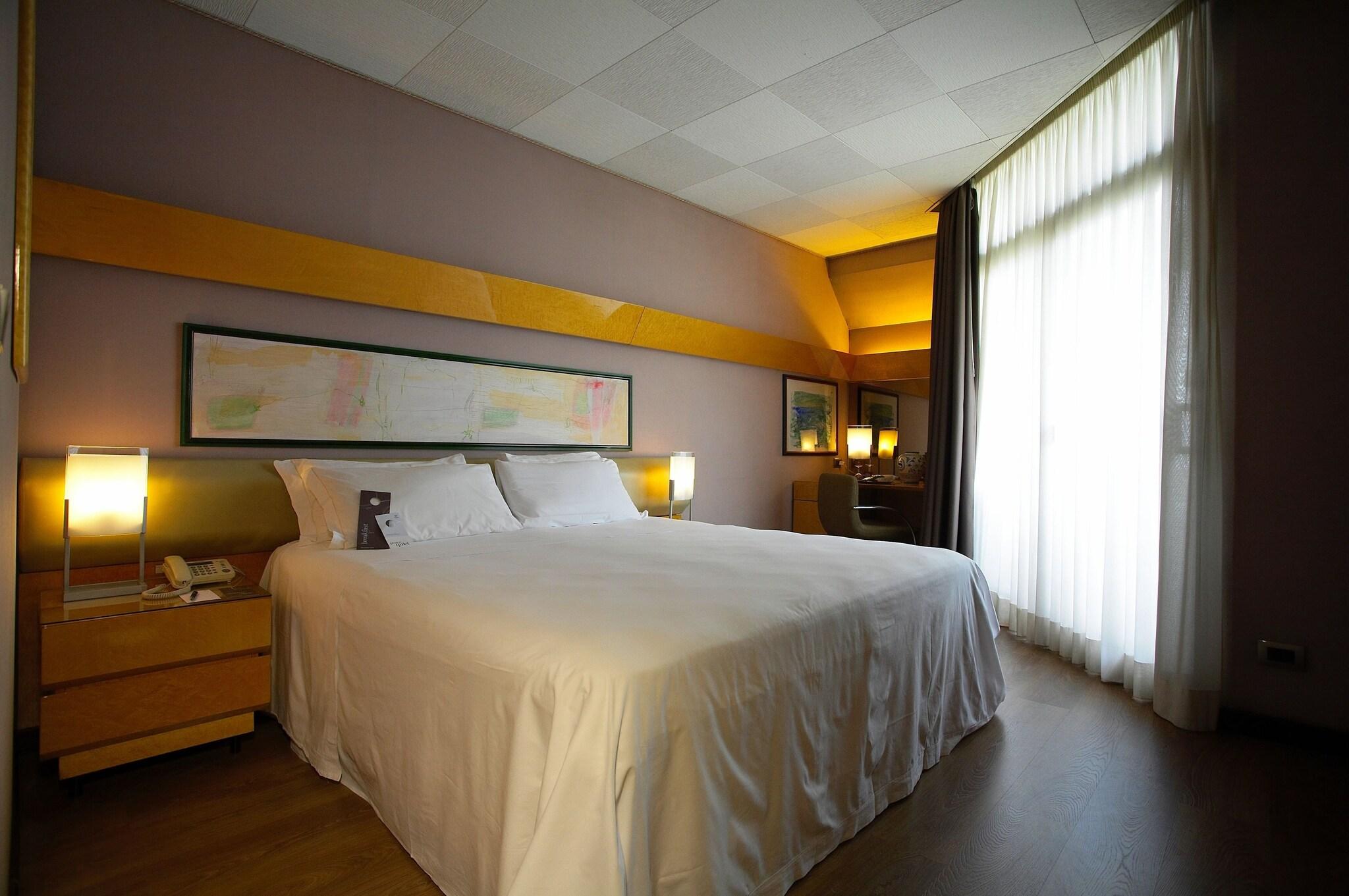 Double Classic Queen Bed