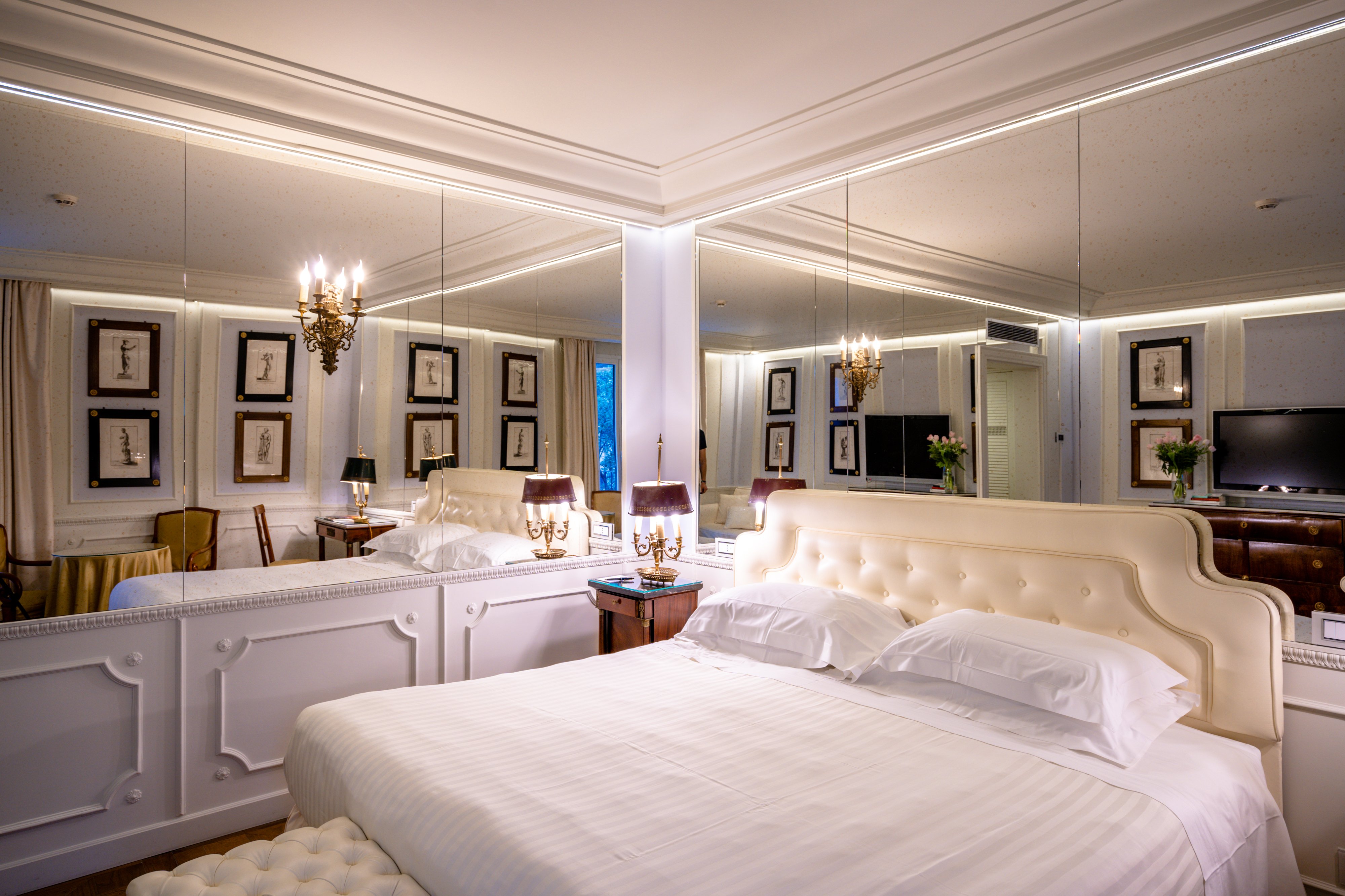Double Classic Queen Bed