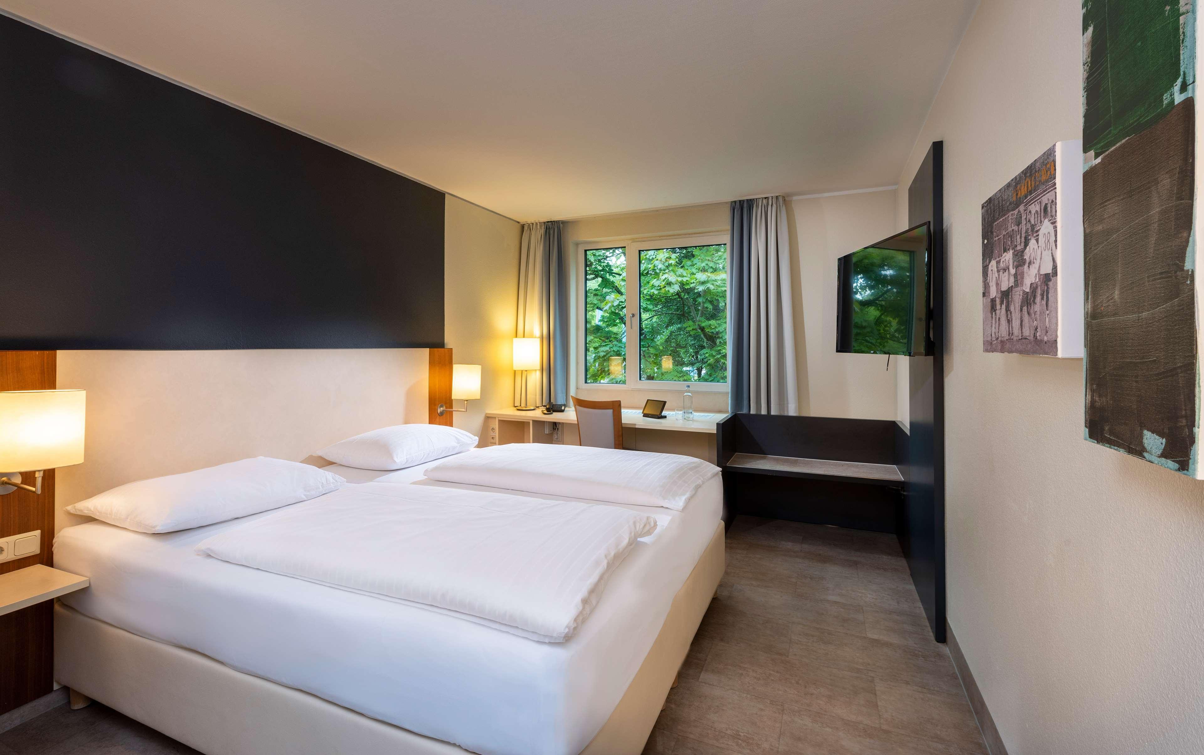 Double Queen Size Bed