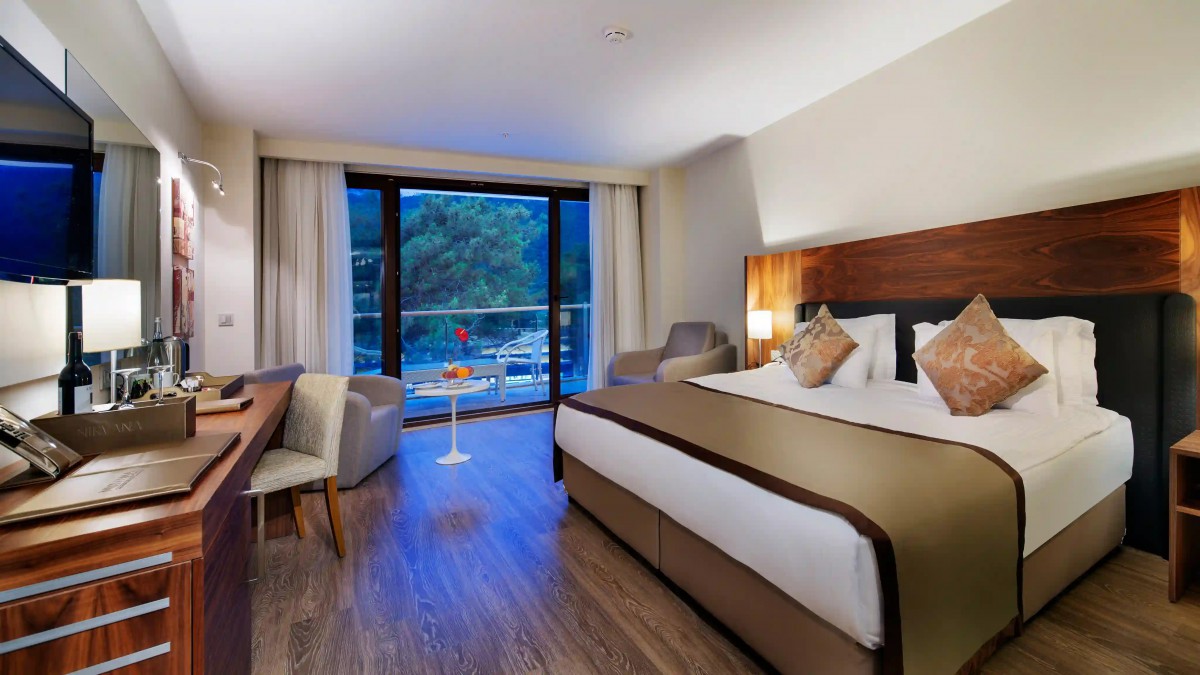 Family Room Land View