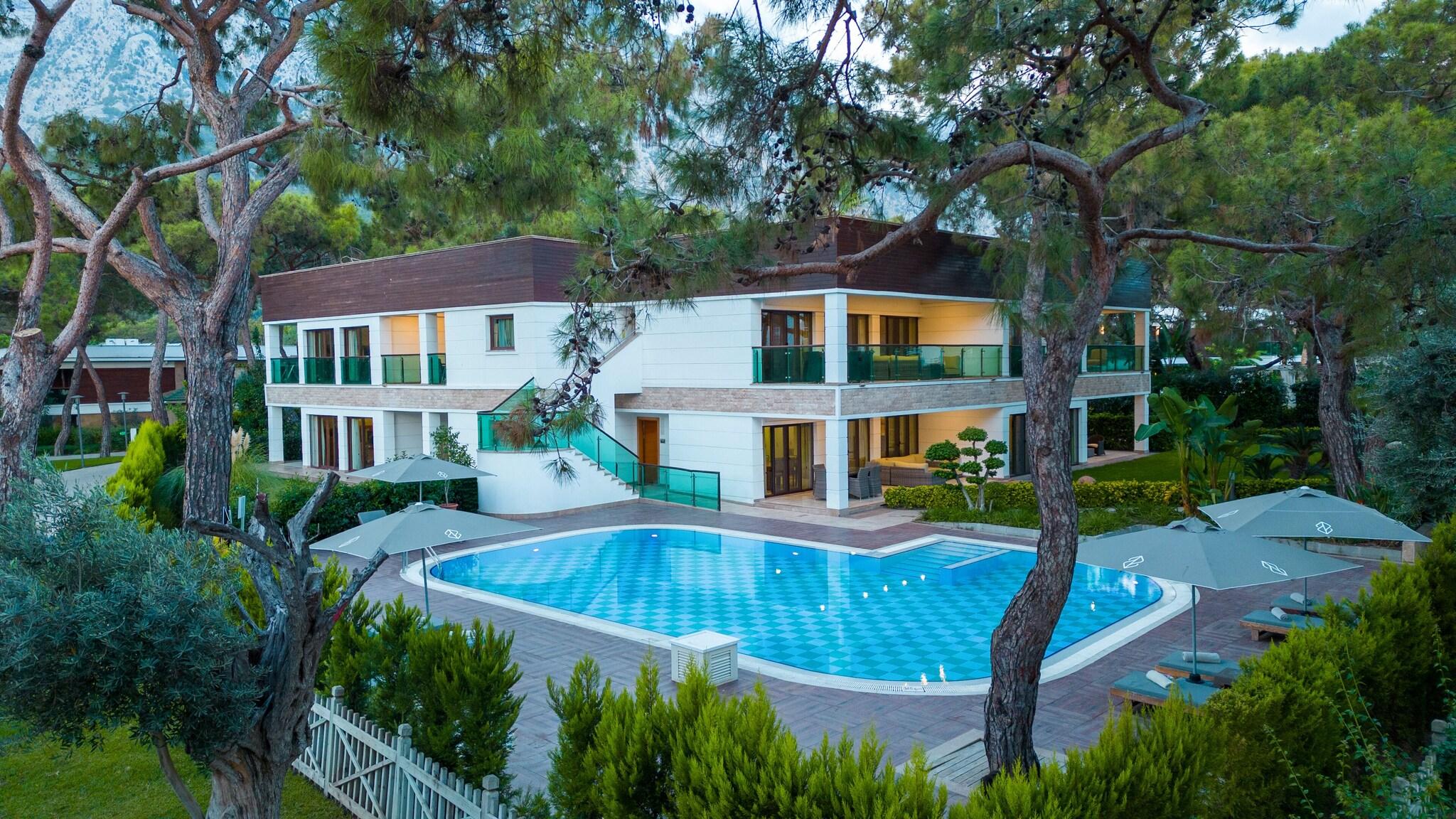 Suite with Private Pool