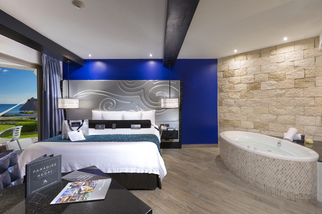 Room Partial Ocean View King Bed