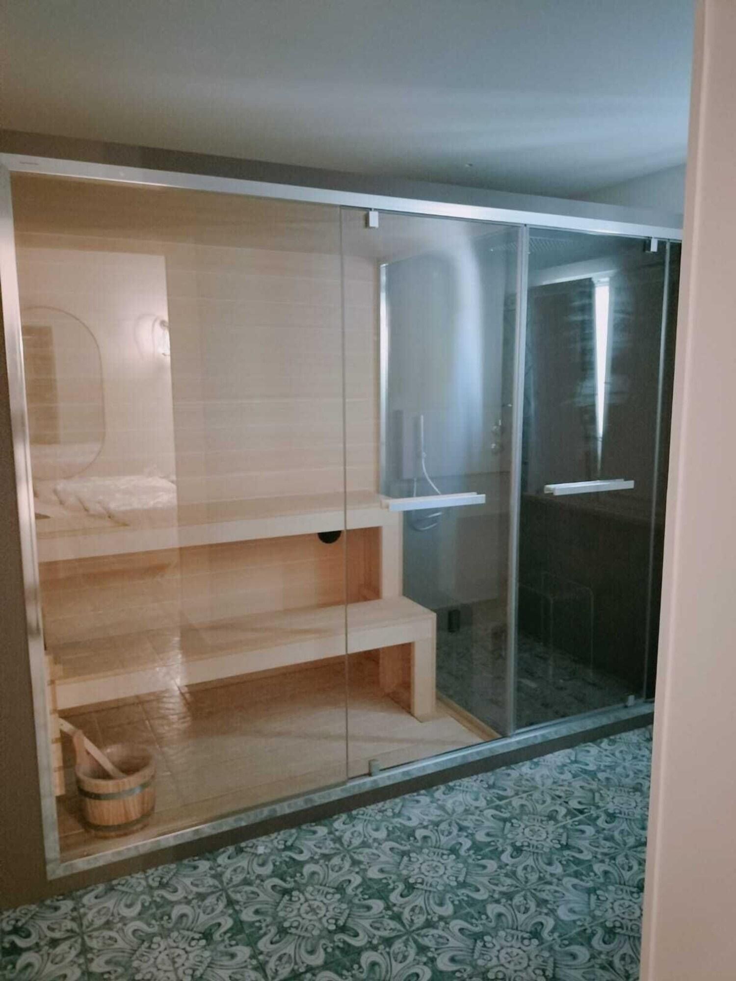 Junior Suite Queen Size Bed