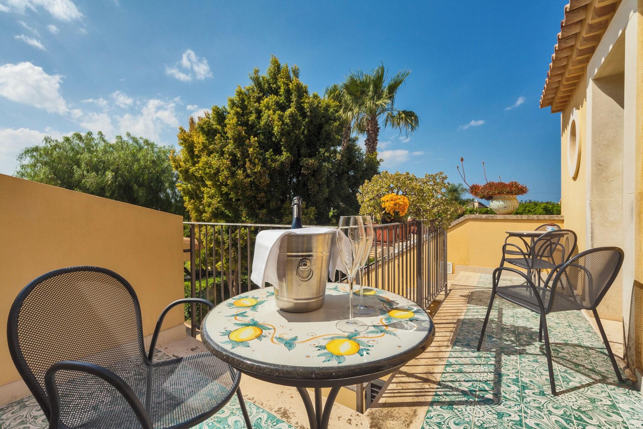 Junior Suite Queen Size Bed