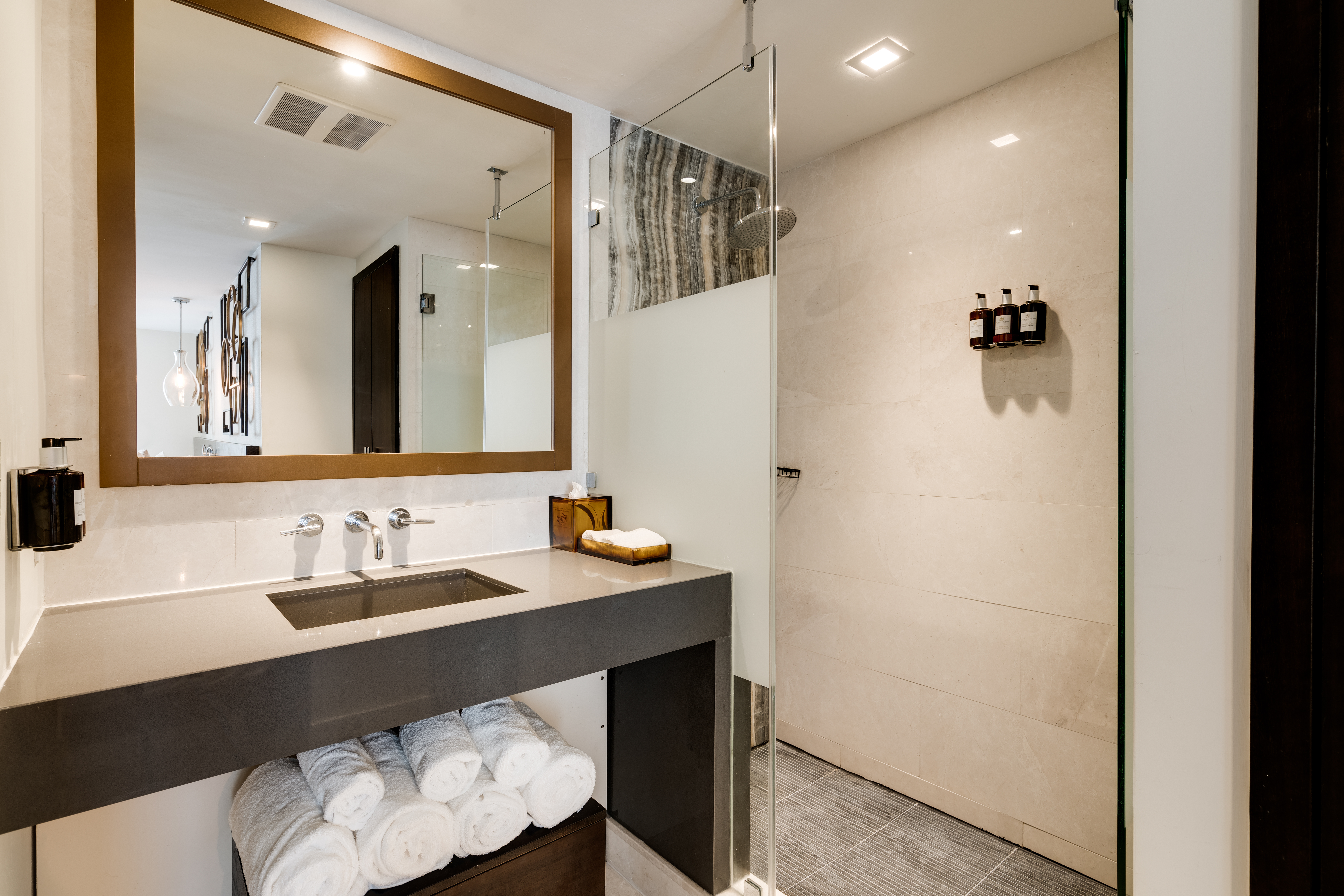 Double Two Queen Beds Premium