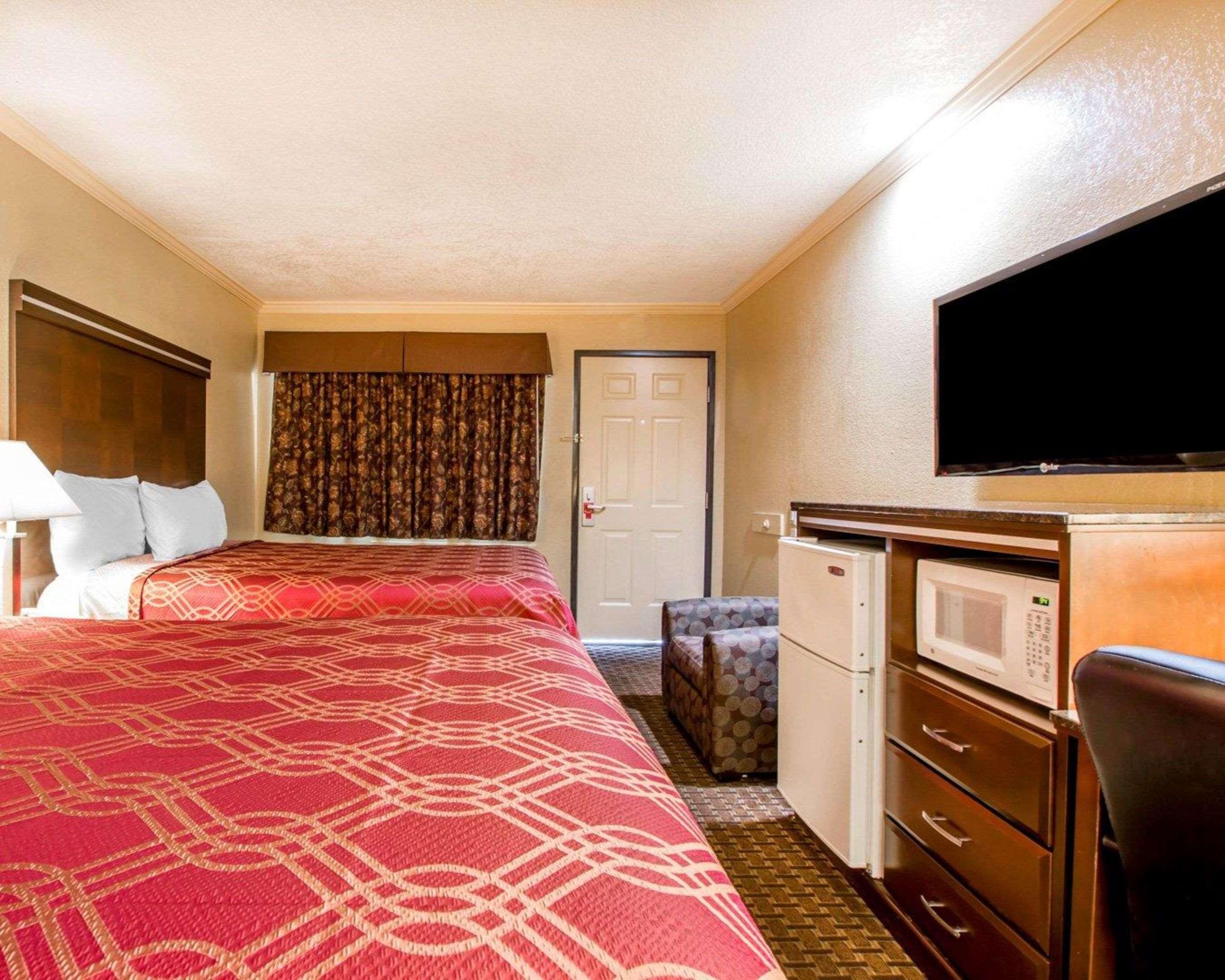 Double Queen Bed Non Smoking