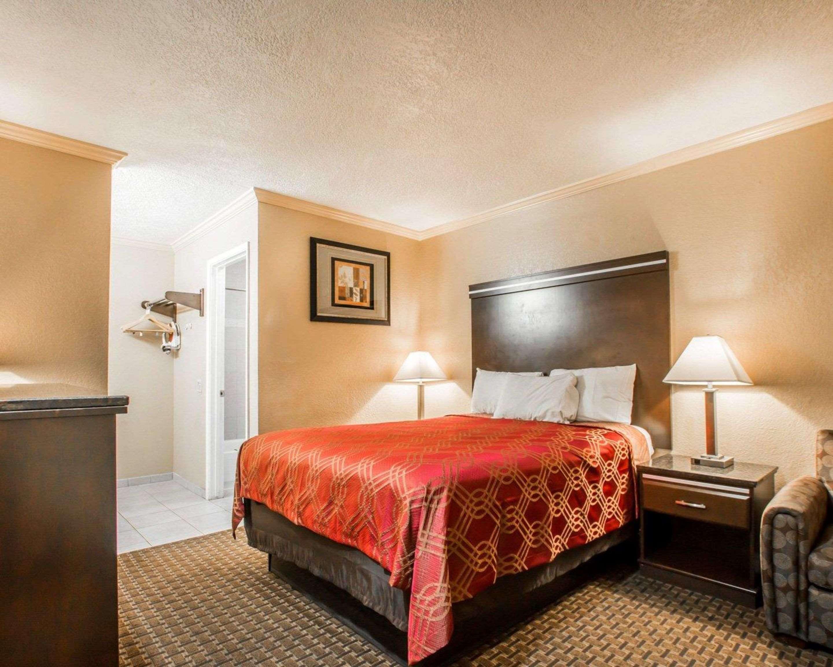 Double Queen Bed Non Smoking