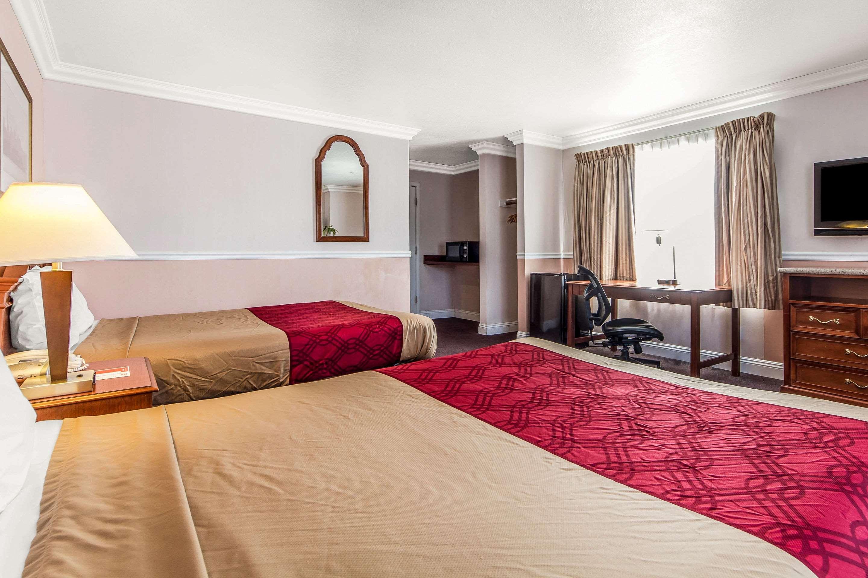 Double Two Queen Beds Non Smoking