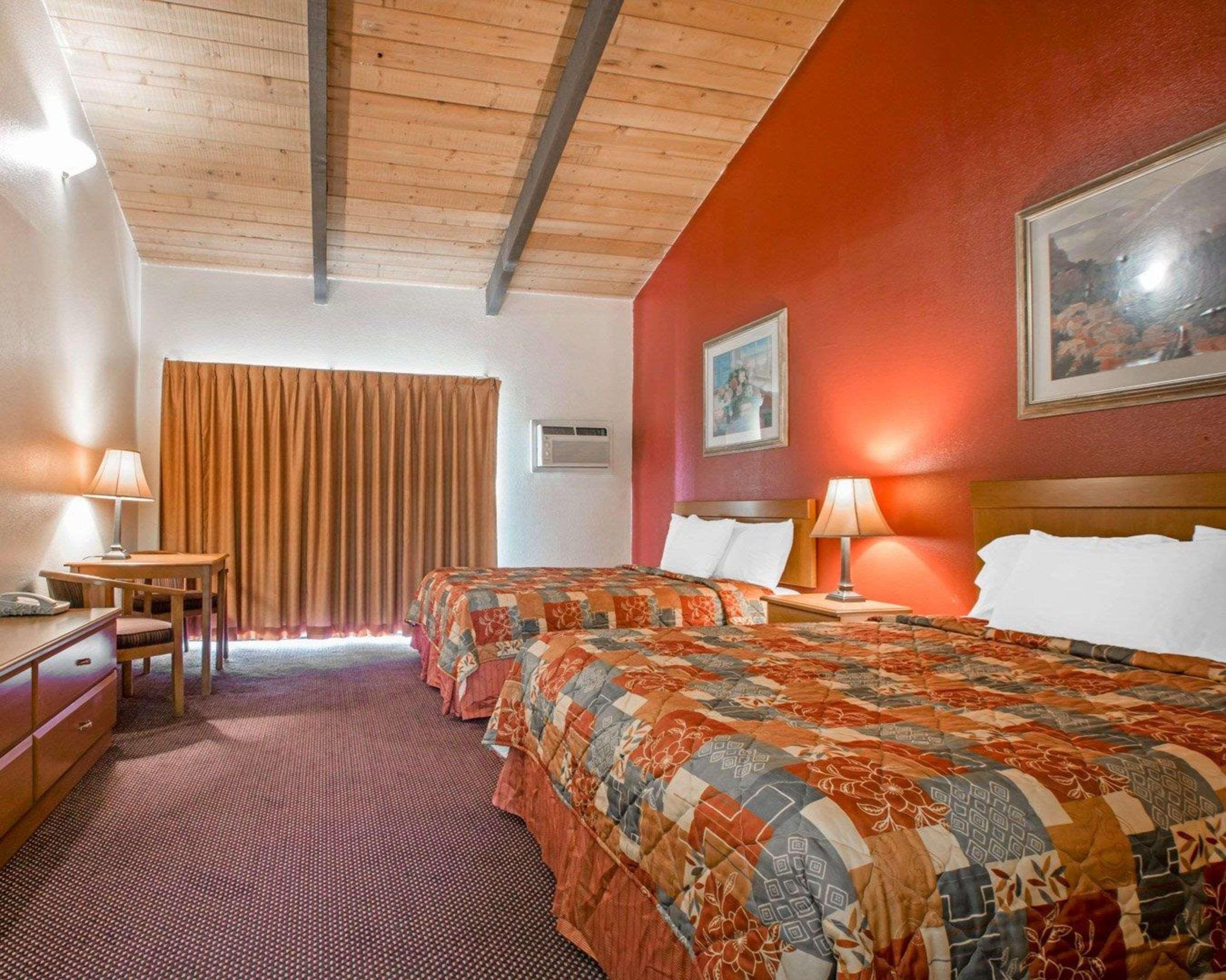 Double Two Queen Beds Non Smoking