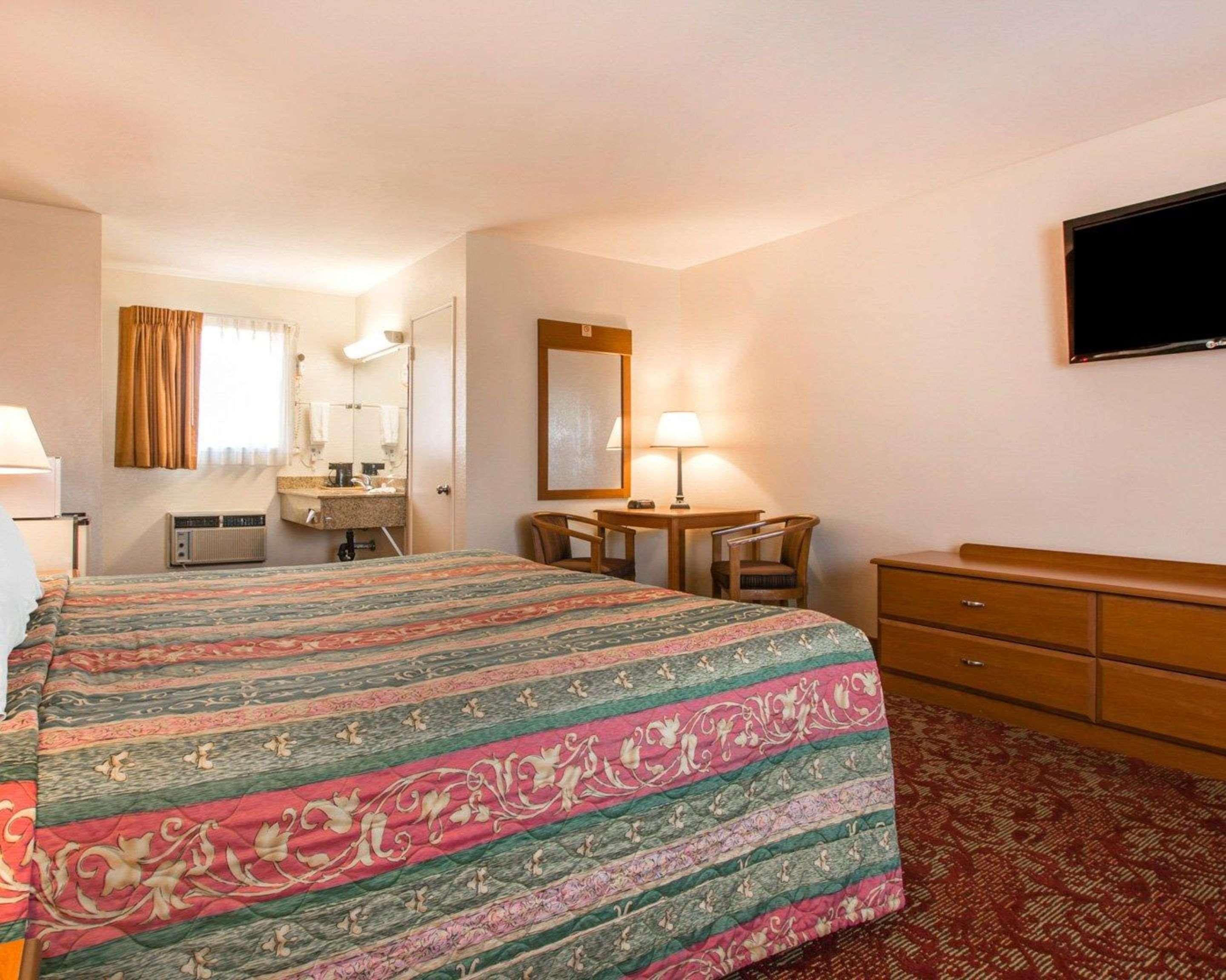 Double Queen Bed Non Smoking