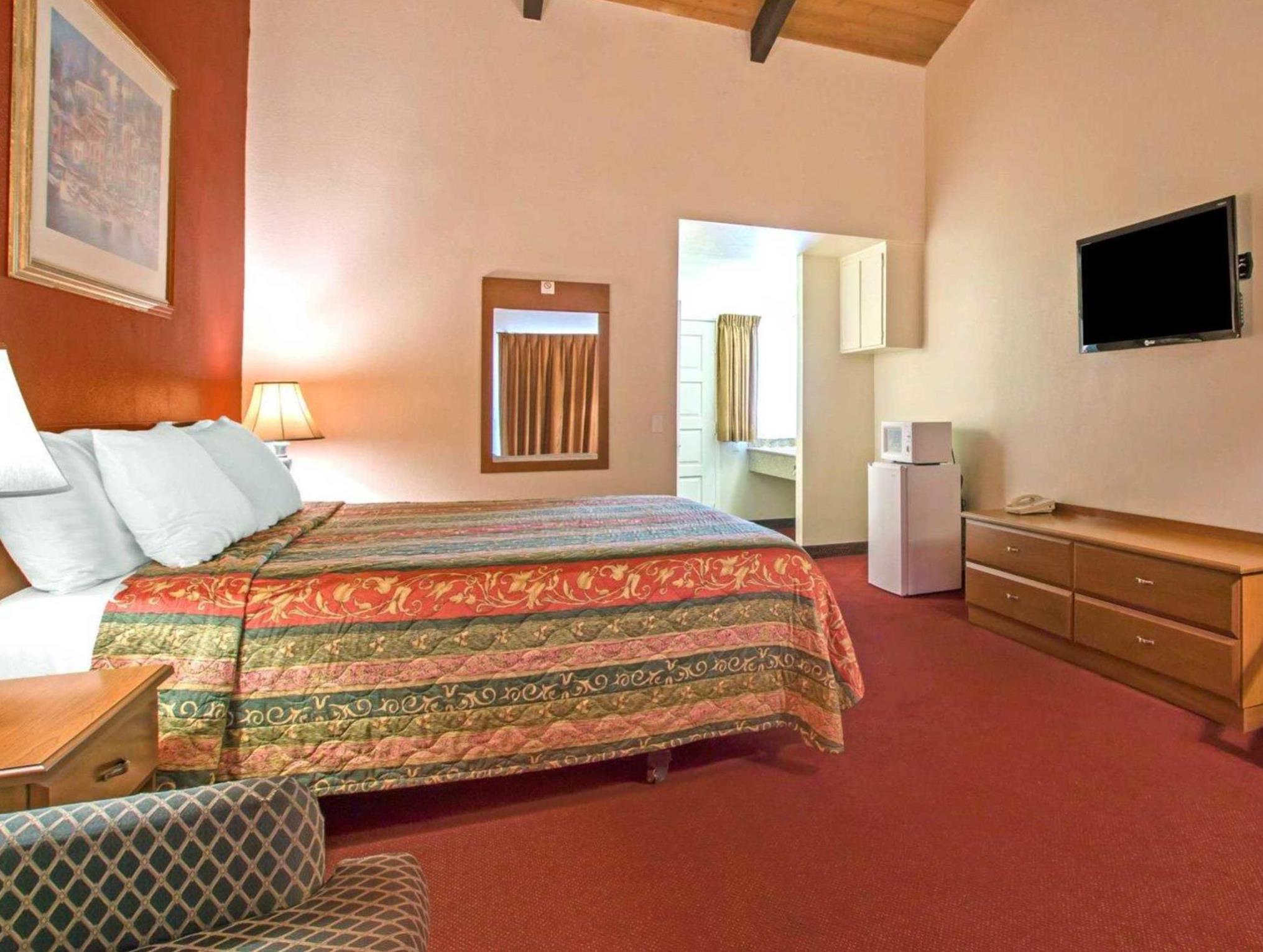 Double King Bed Non Smoking