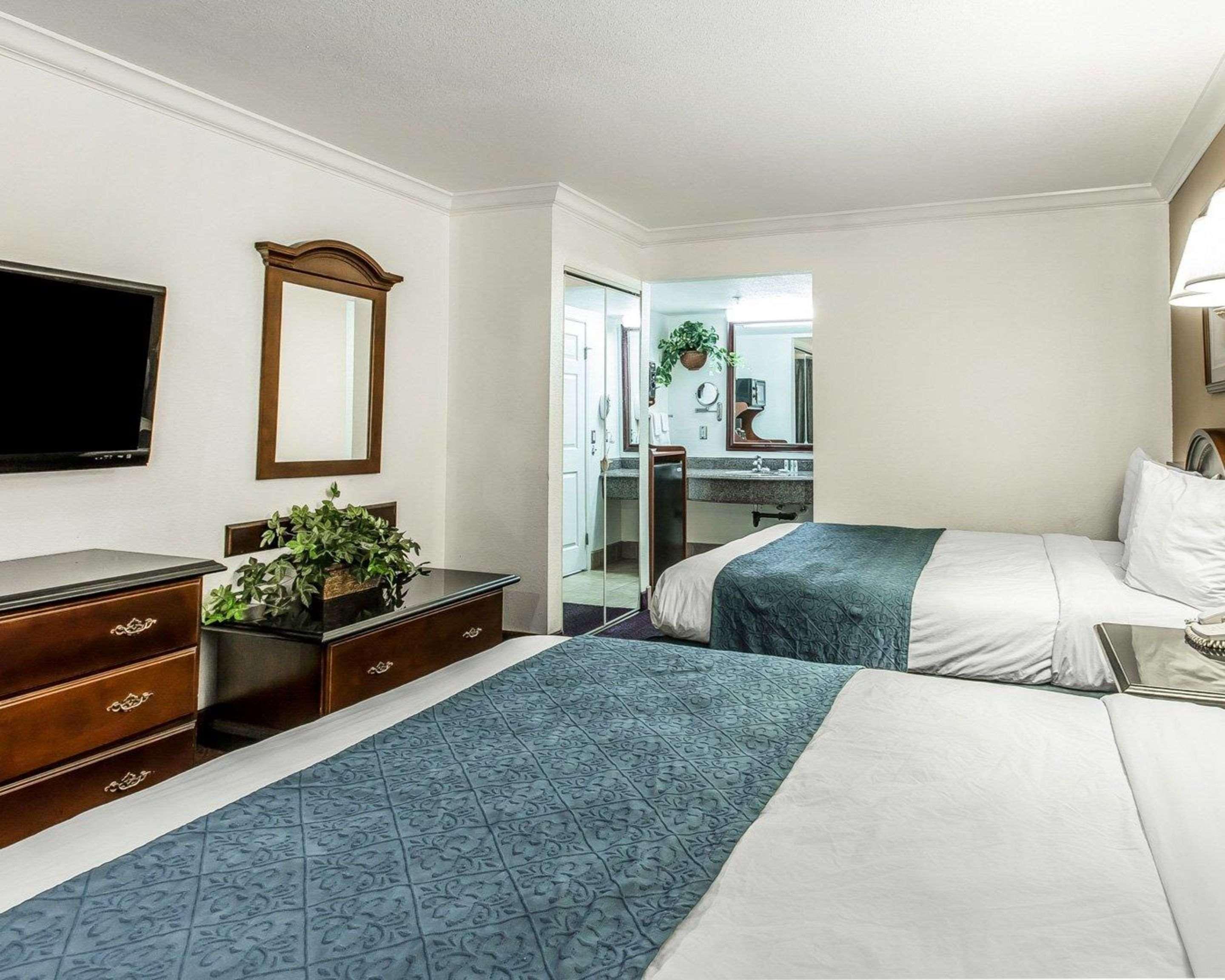 Double Two Queen Beds Non Smoking