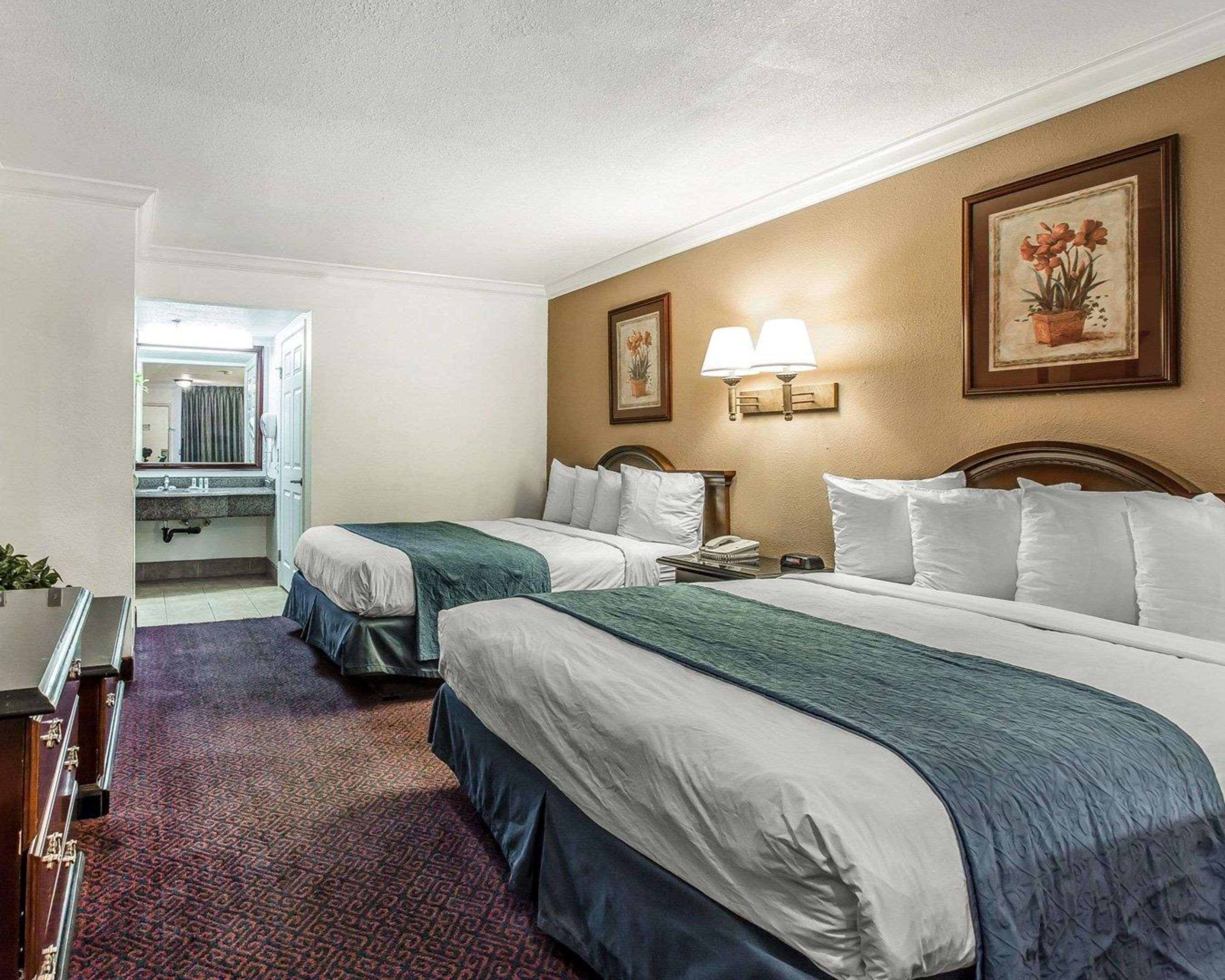 Double Two Queen Beds Non Smoking