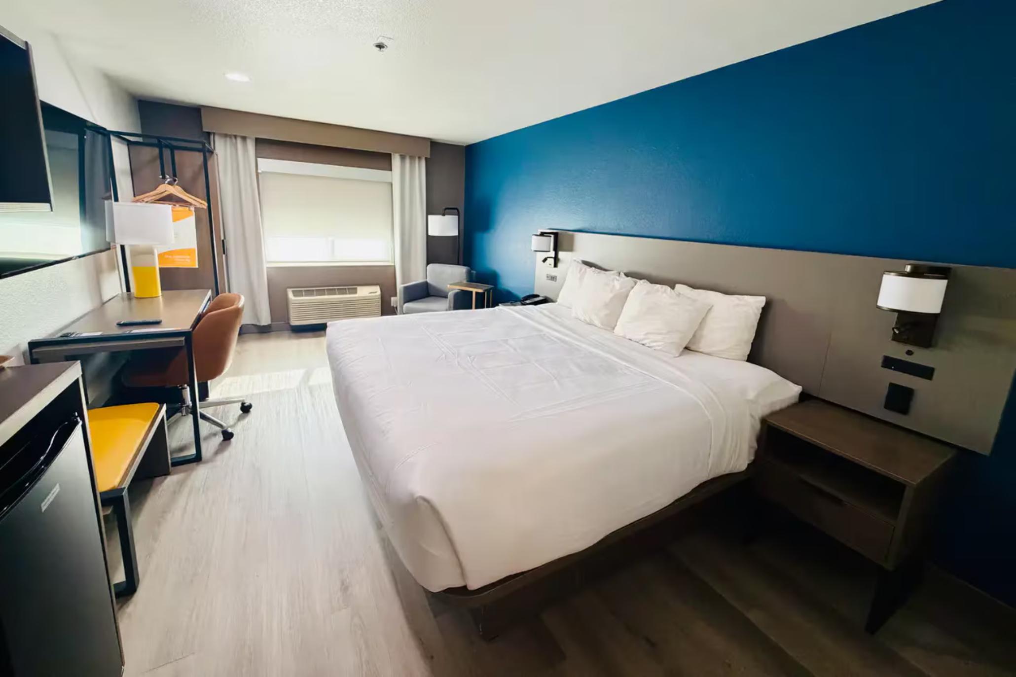 Suite King Size Bed