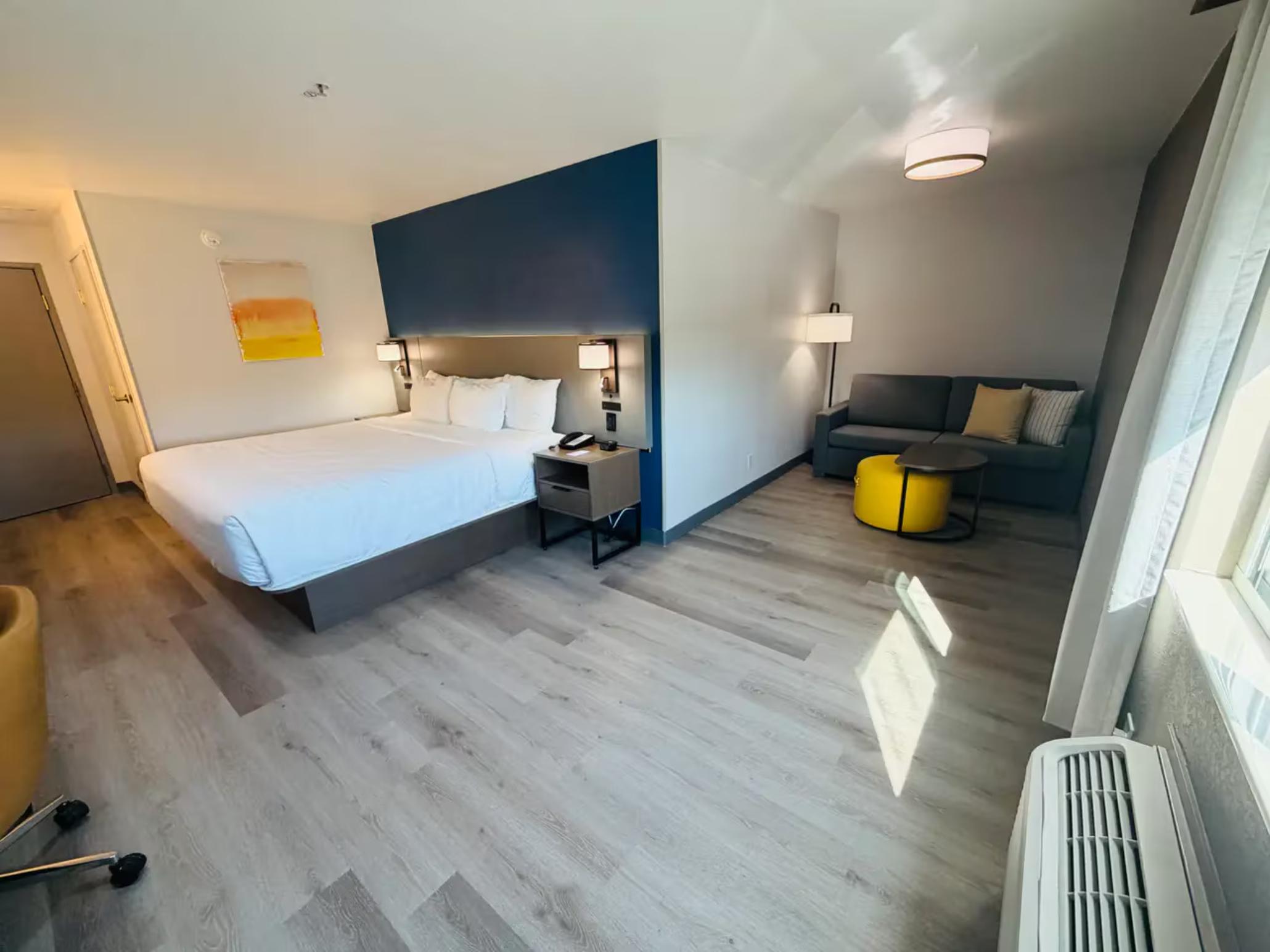 Suite King Size Bed
