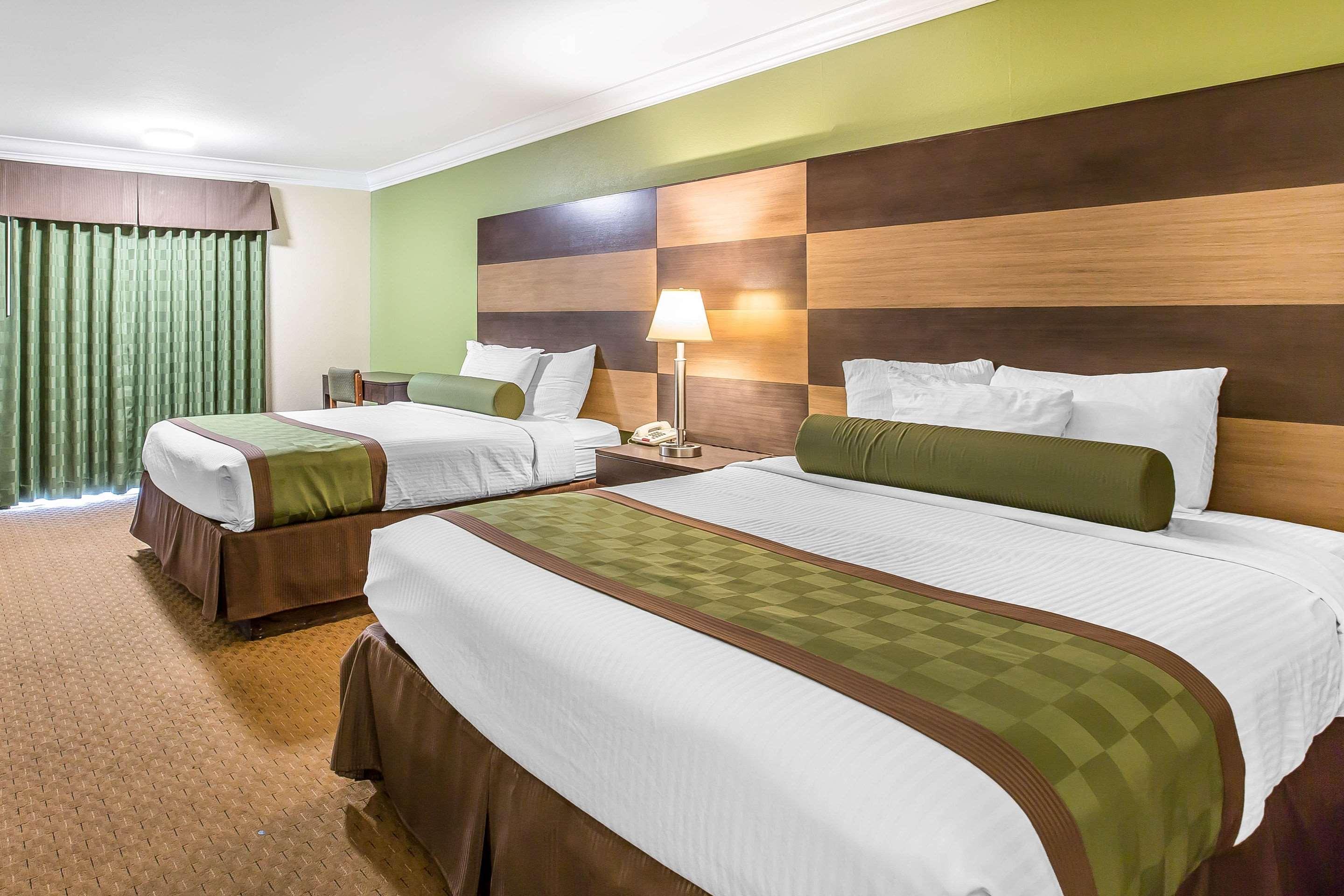 Double Two Queen Beds Non Smoking