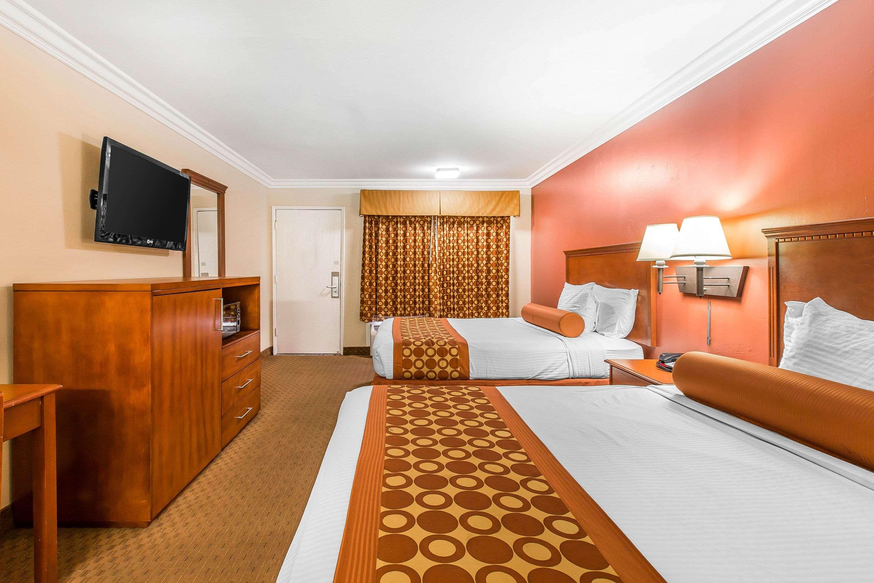 Double Two Queen Beds Non Smoking