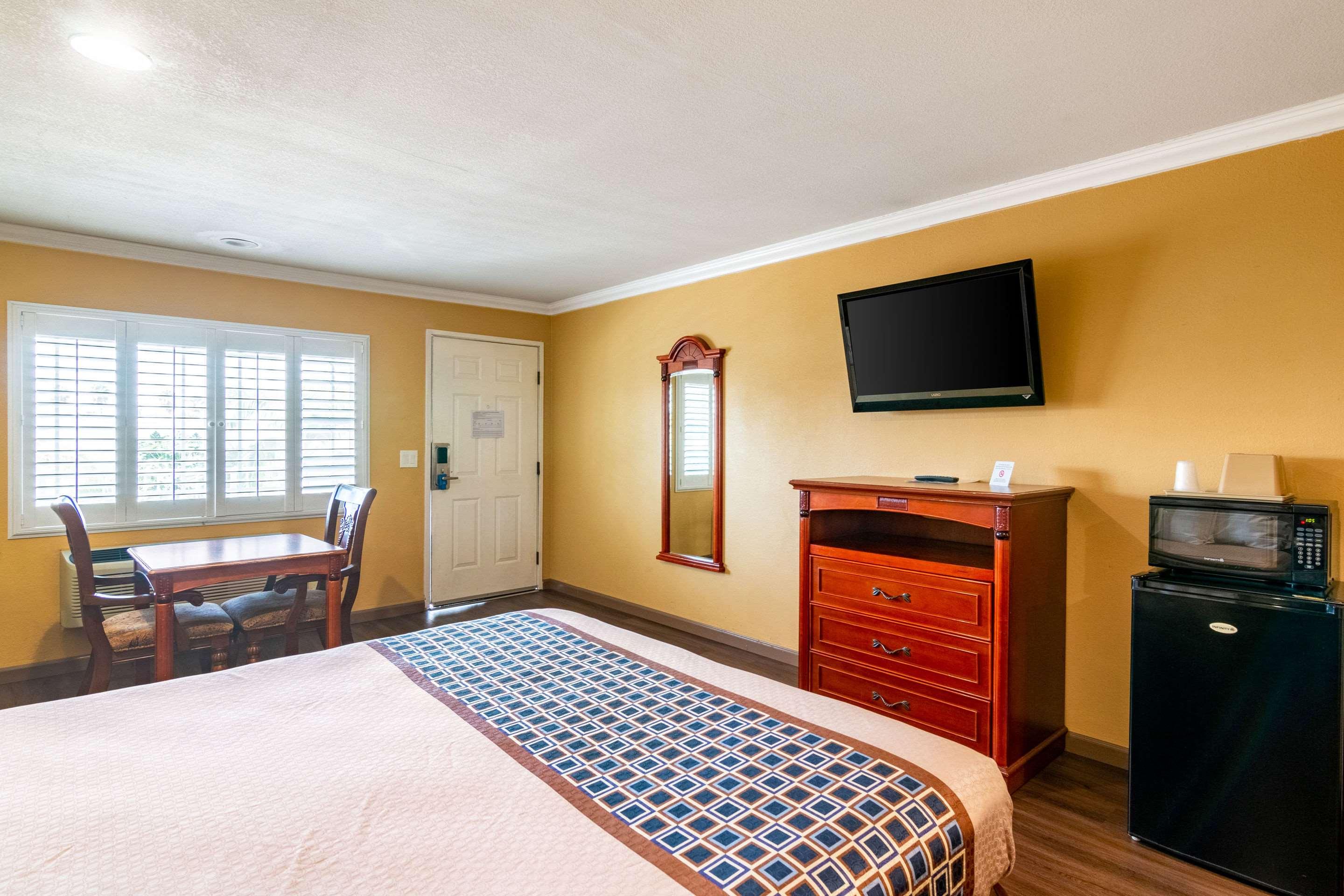 Double King Bed Non Smoking