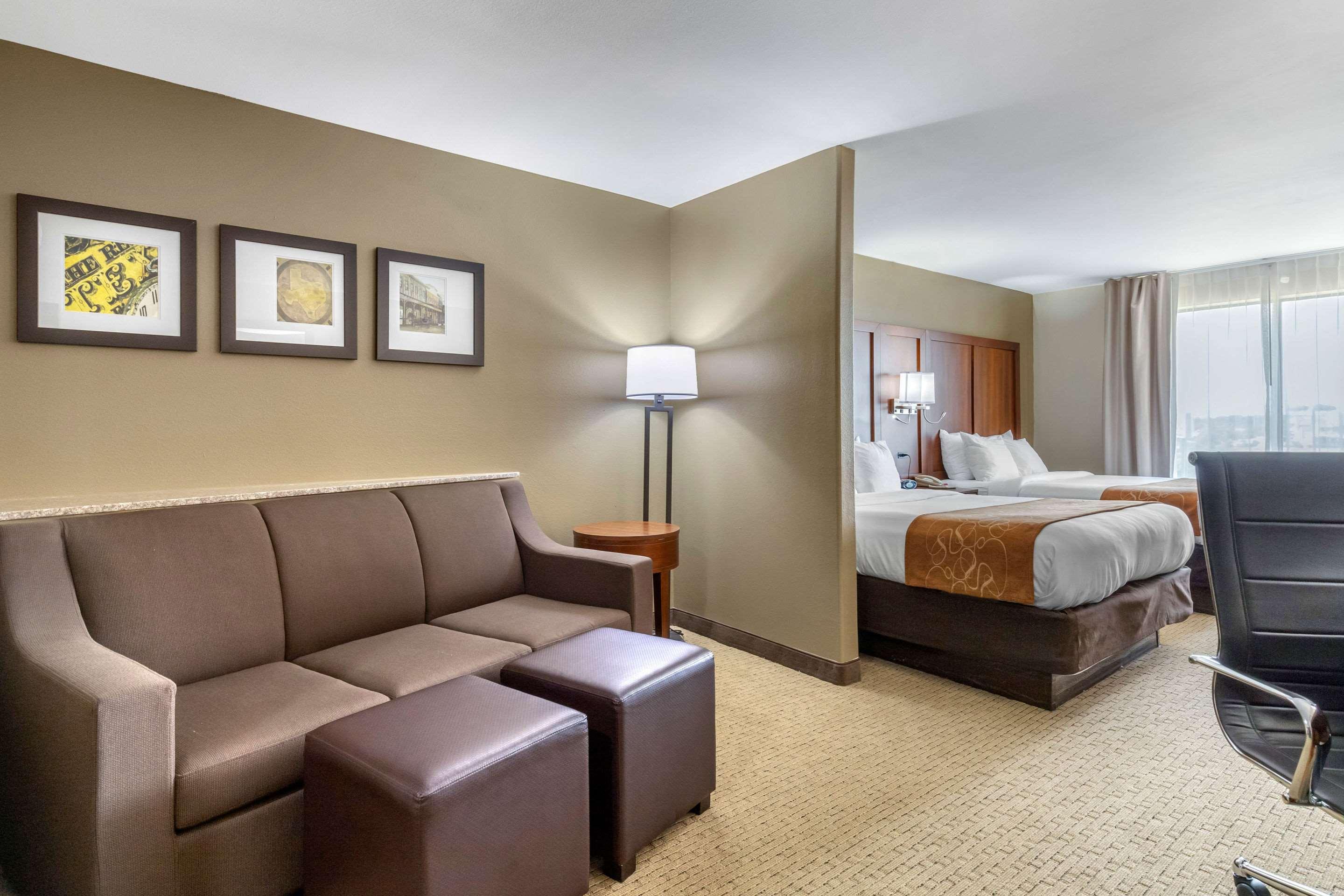 Suite Two Queen Beds Non Smoking