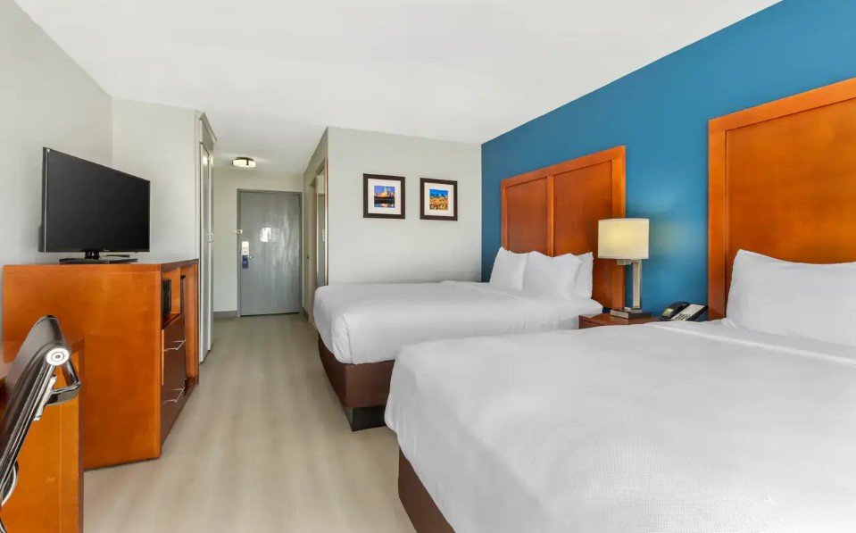 Suite Two Queen Beds Non Smoking