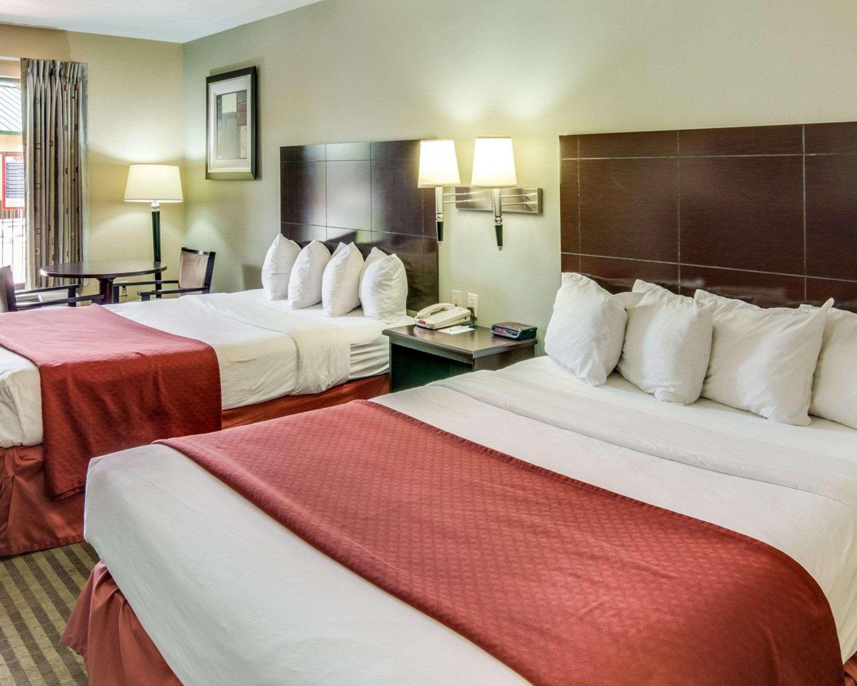 Quadruple Two Queen Beds Non Smoking