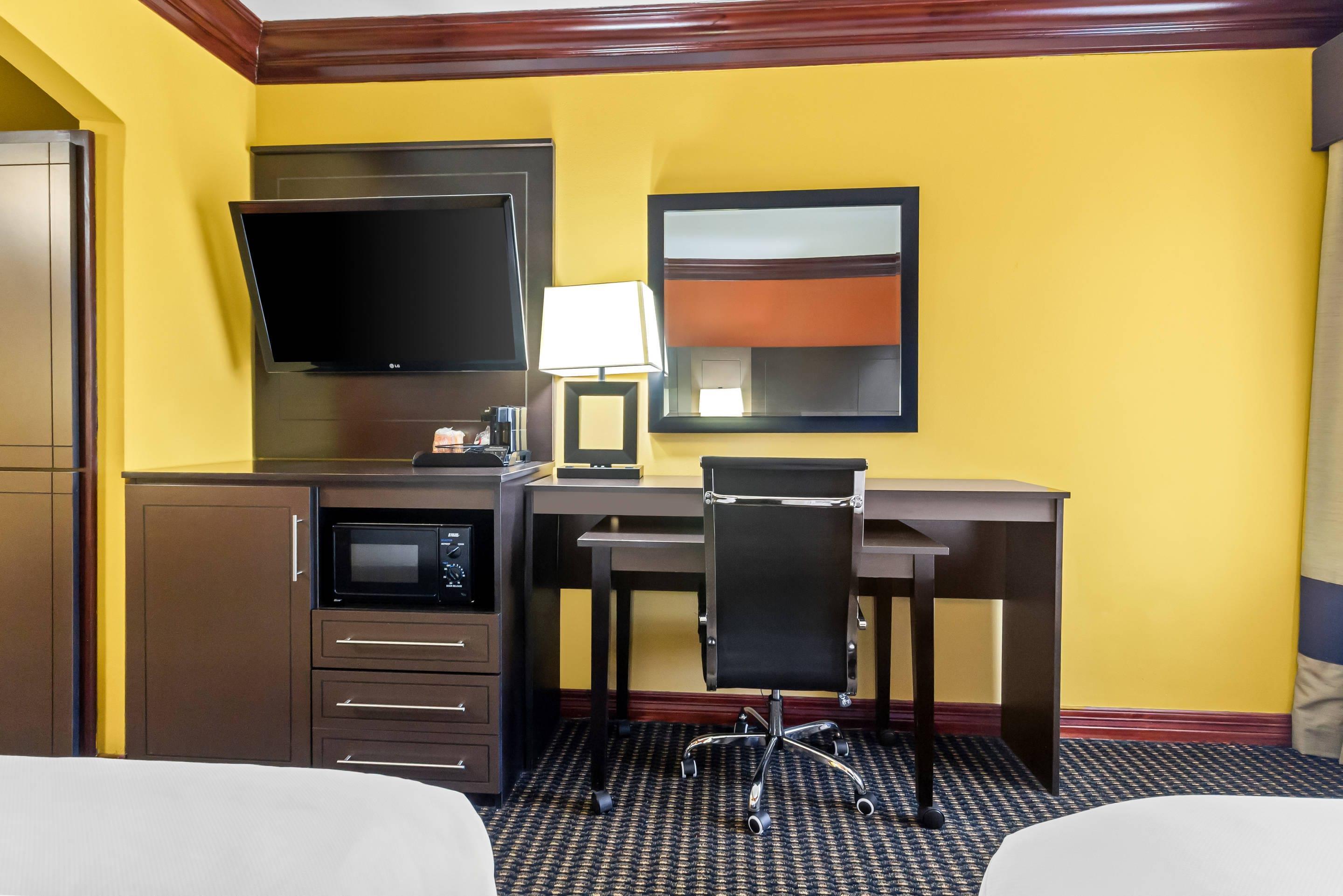 Suite Two Queen Beds
