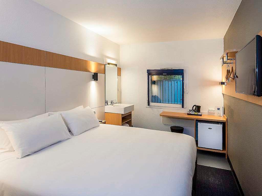 Double Queen Size Bed