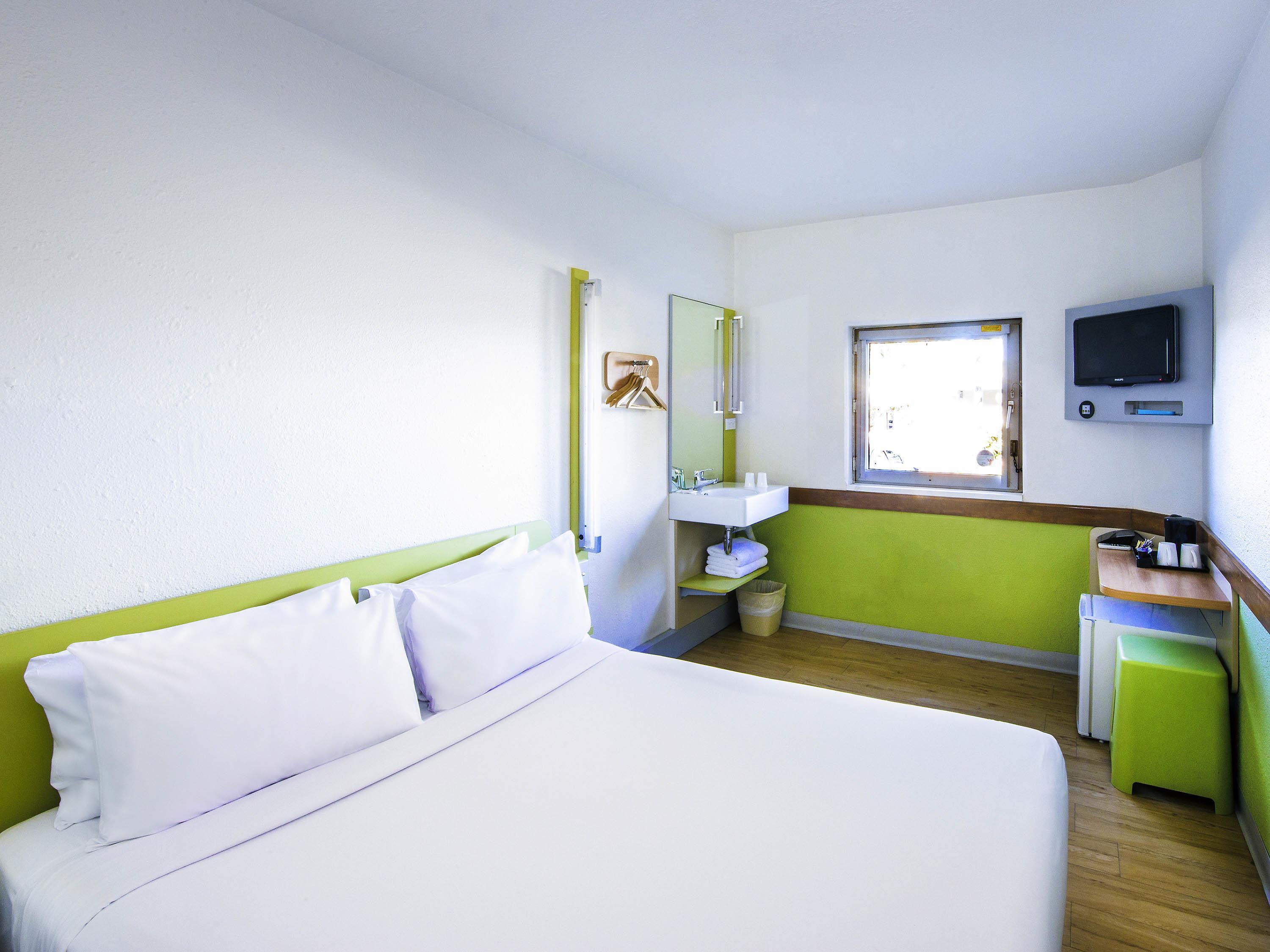 Double Queen Size Bed