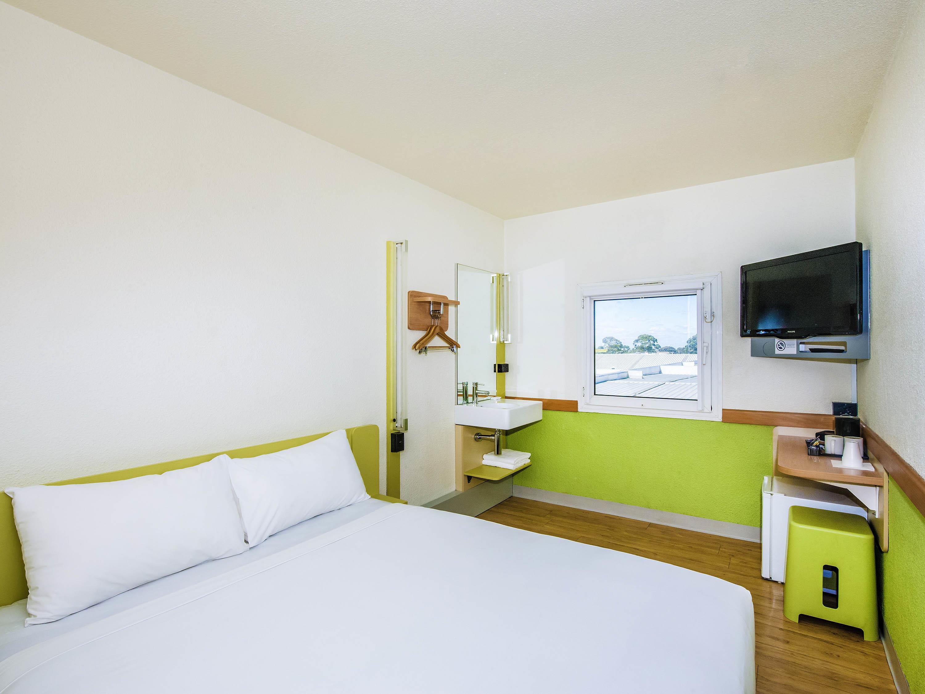 Double Queen Size Bed