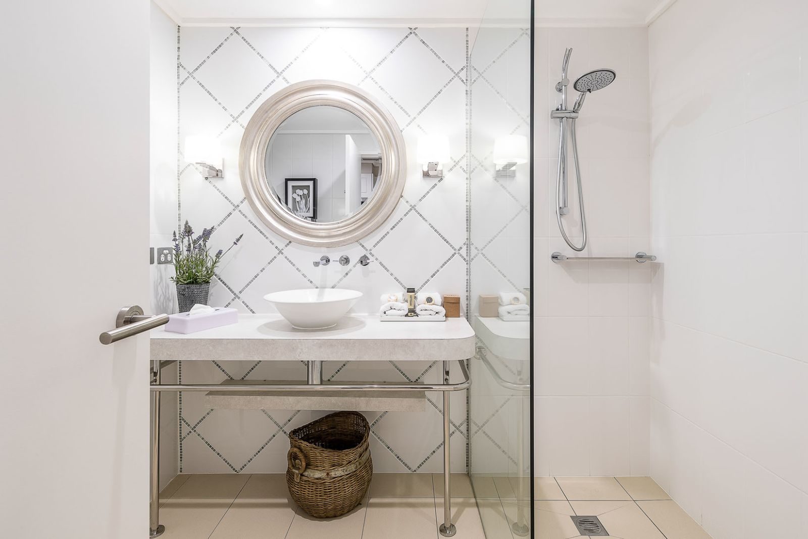 Studio King Size Bed