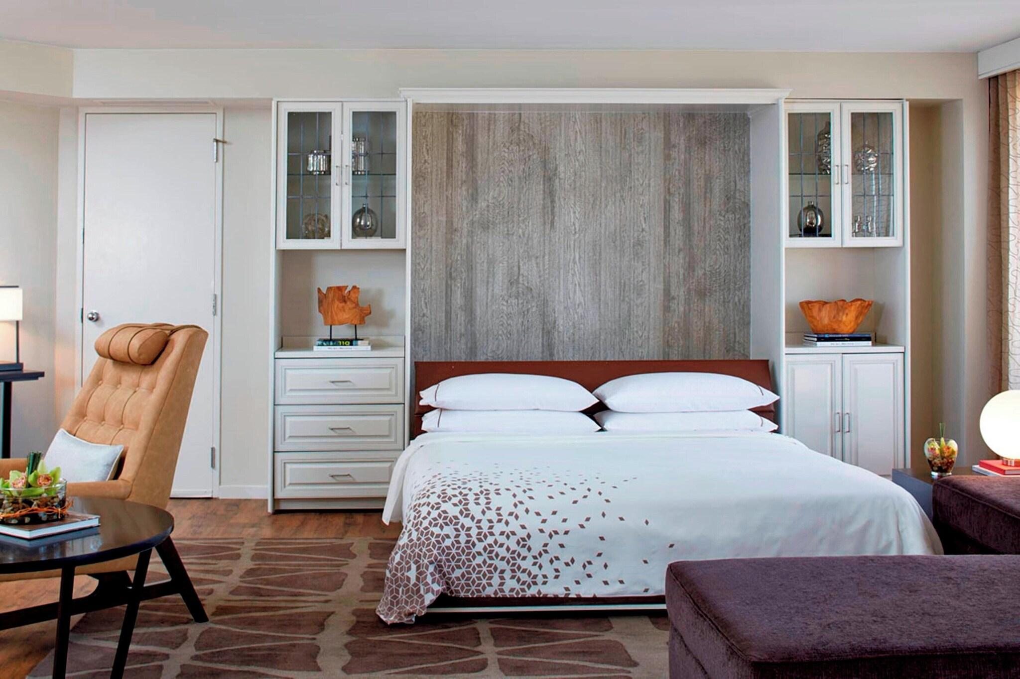 Suite King Size Bed