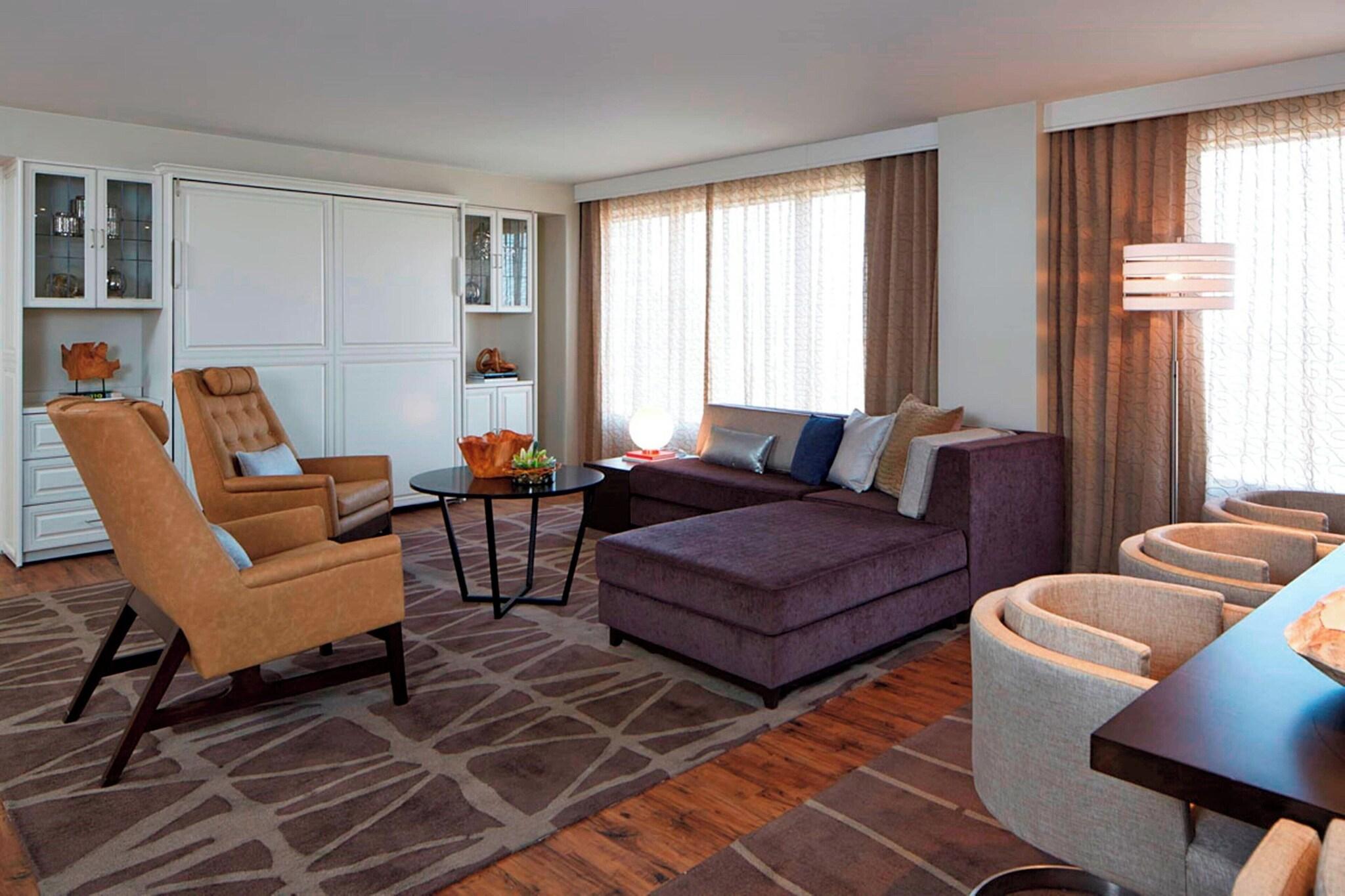 Suite King Size Bed