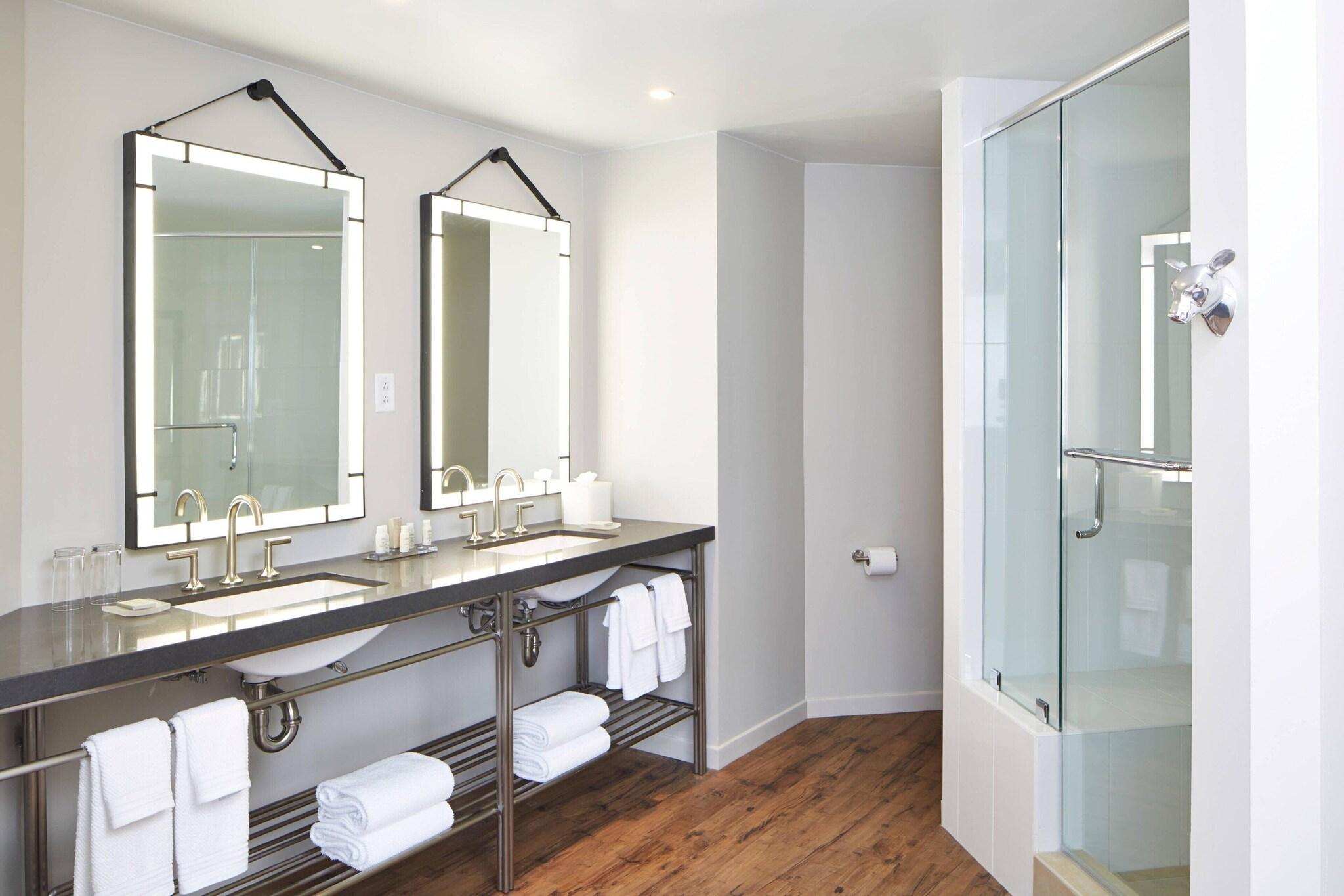 Suite Two Queen Beds