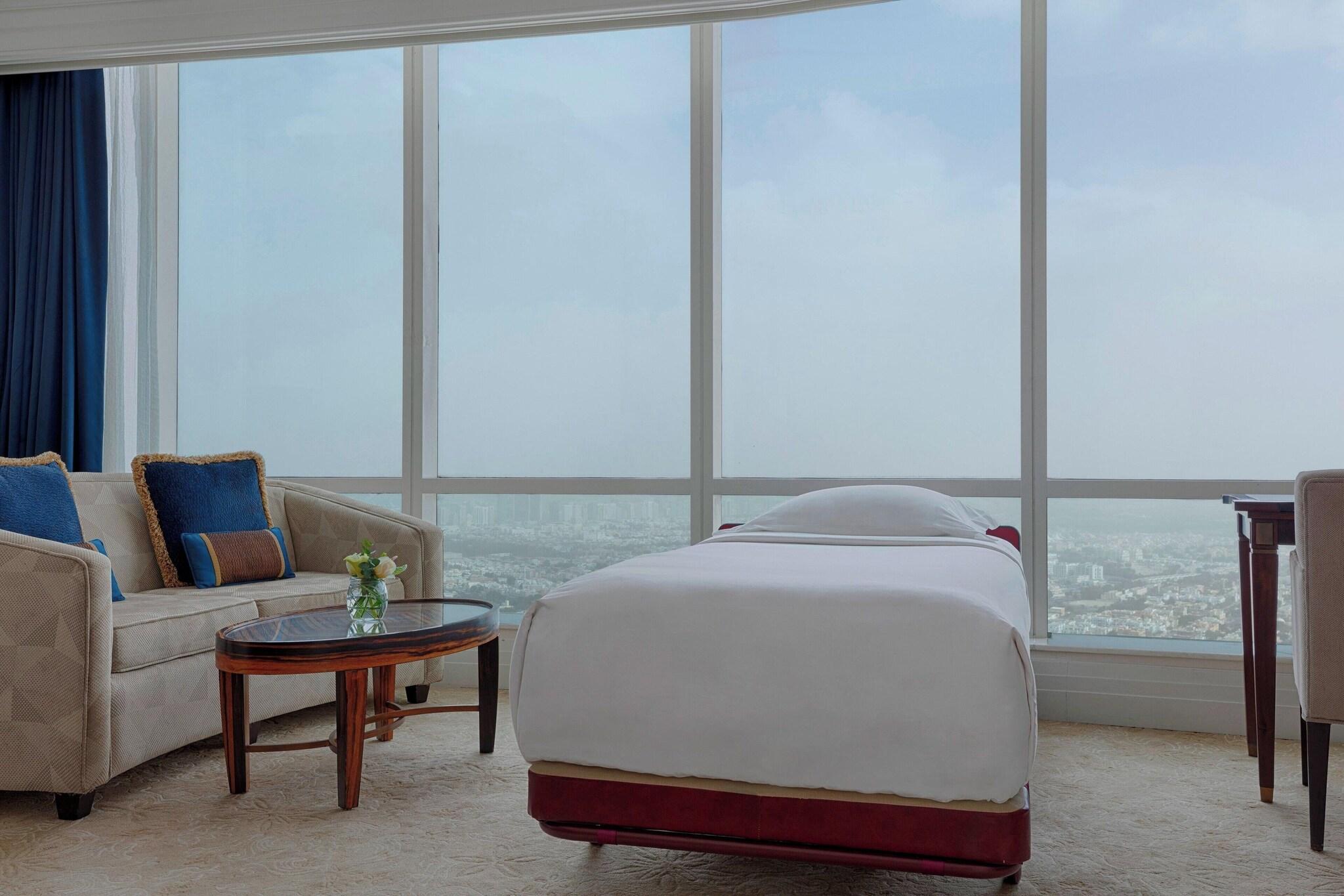 Junior Suite City View King Bed