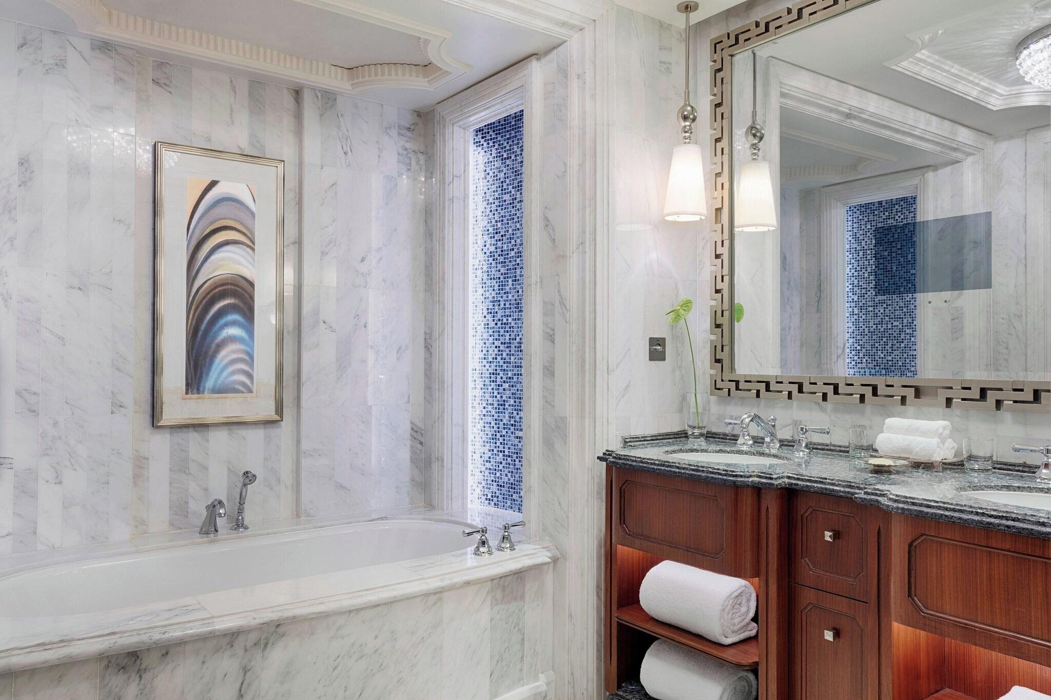 Junior Suite City View King Bed