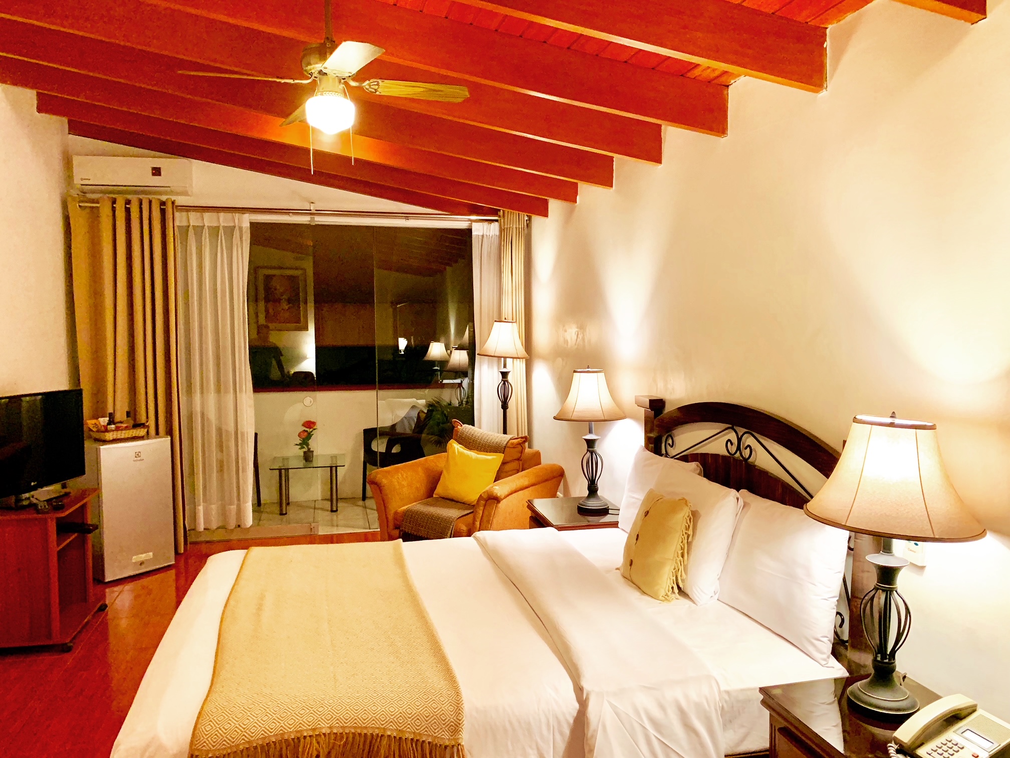 Junior Suite Queen Size Bed