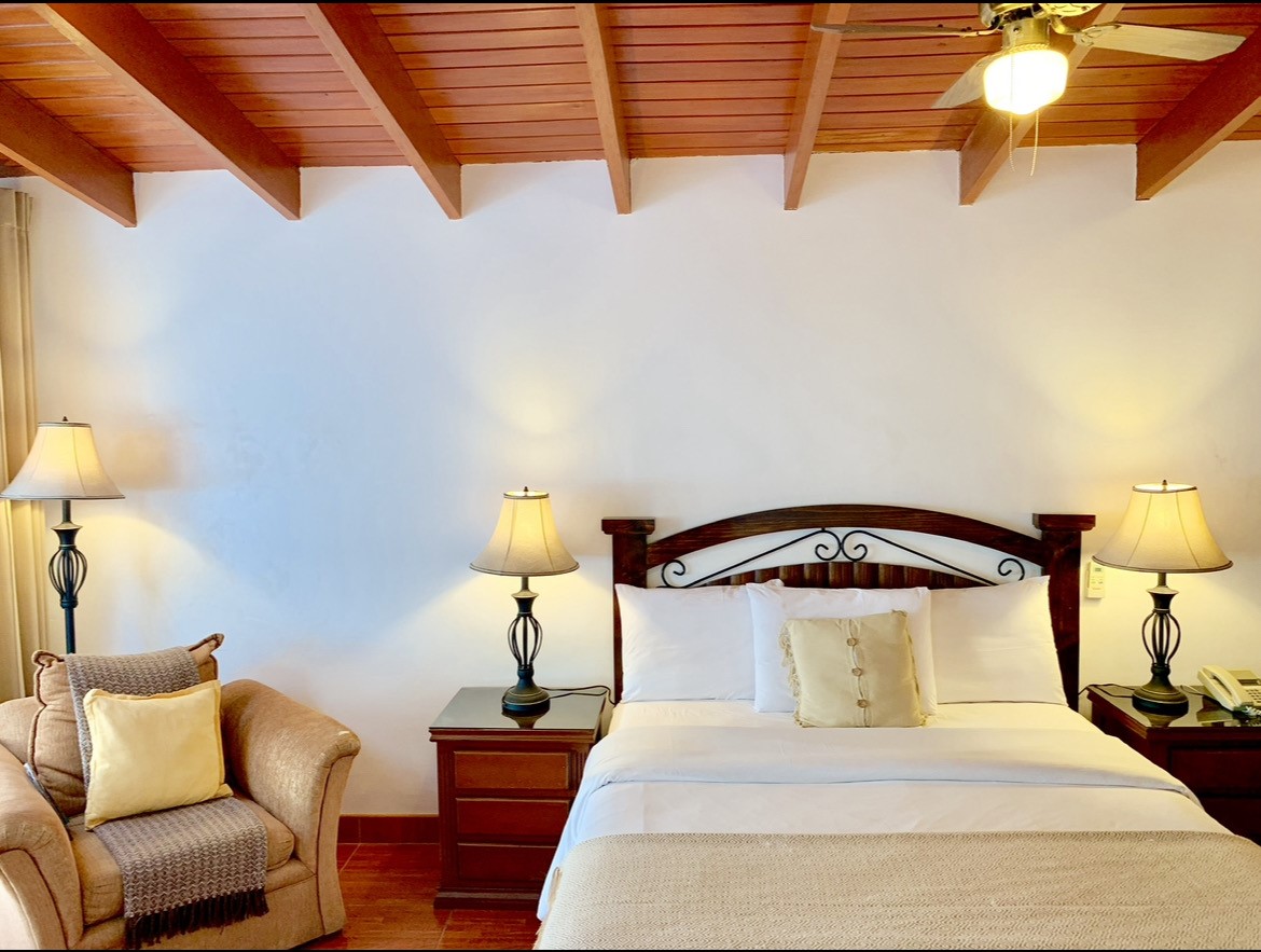 Junior Suite Queen Size Bed