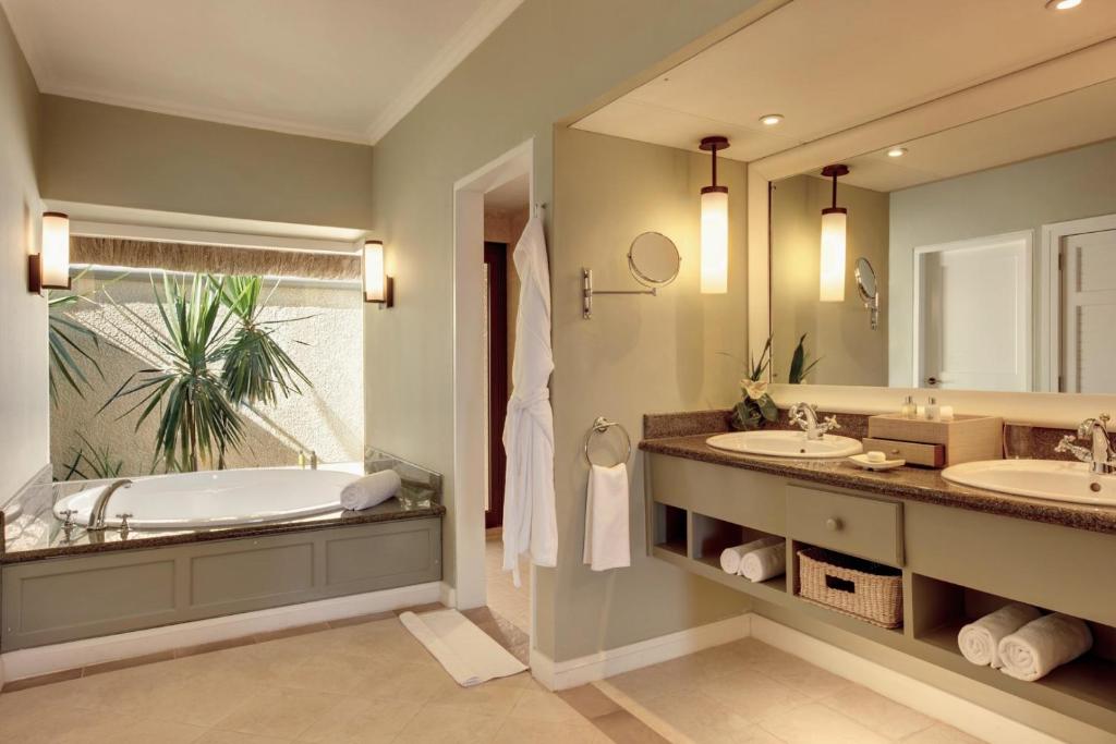 Family Room Beach Front