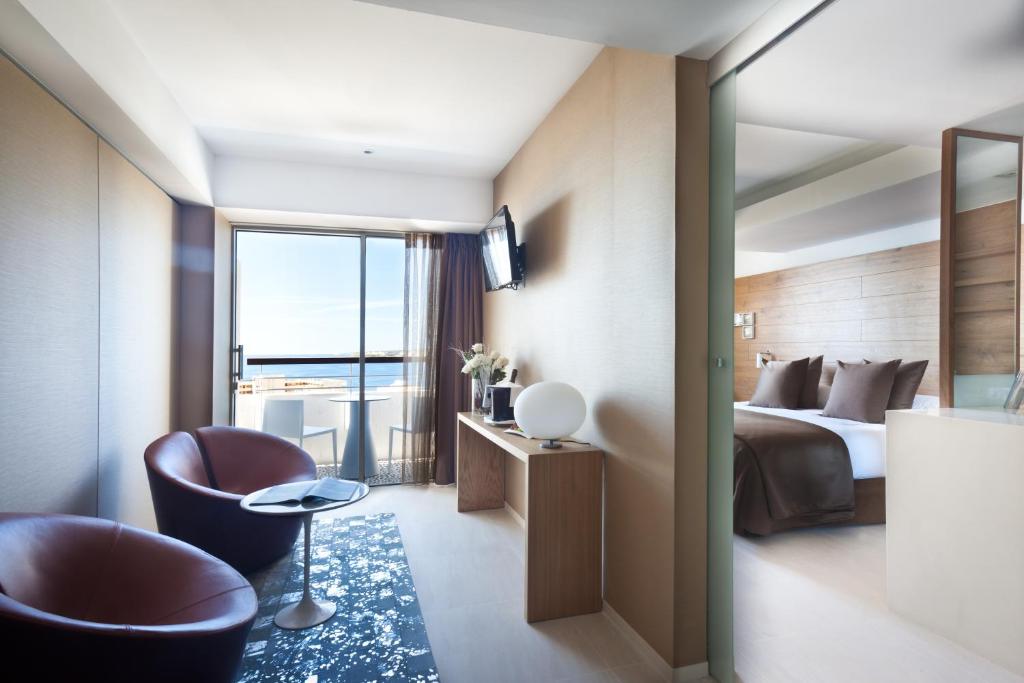 Family Room Superior