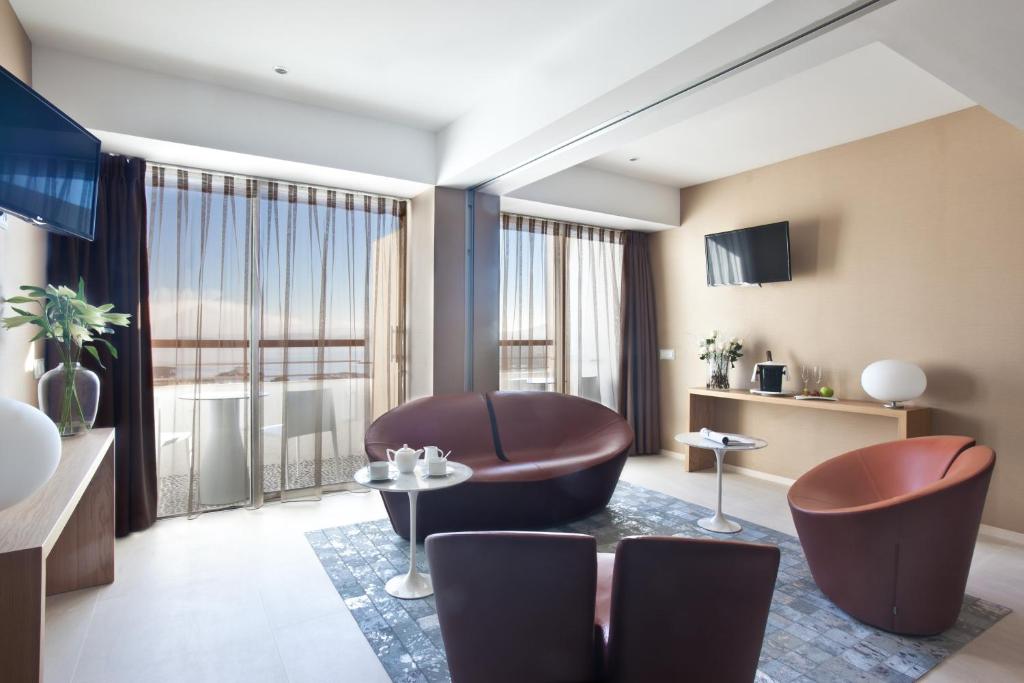 Family Room Superior