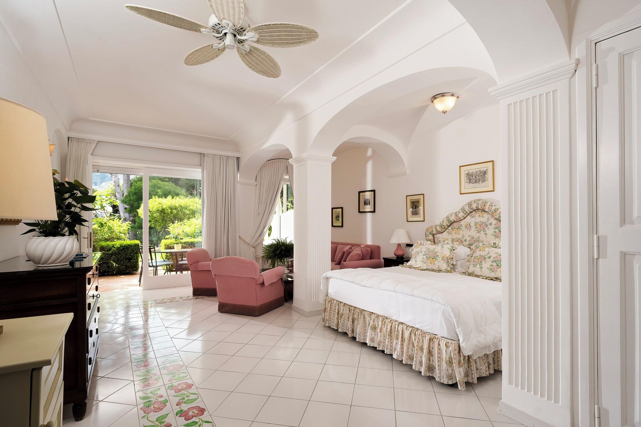 Junior Suite Garden View King Bed