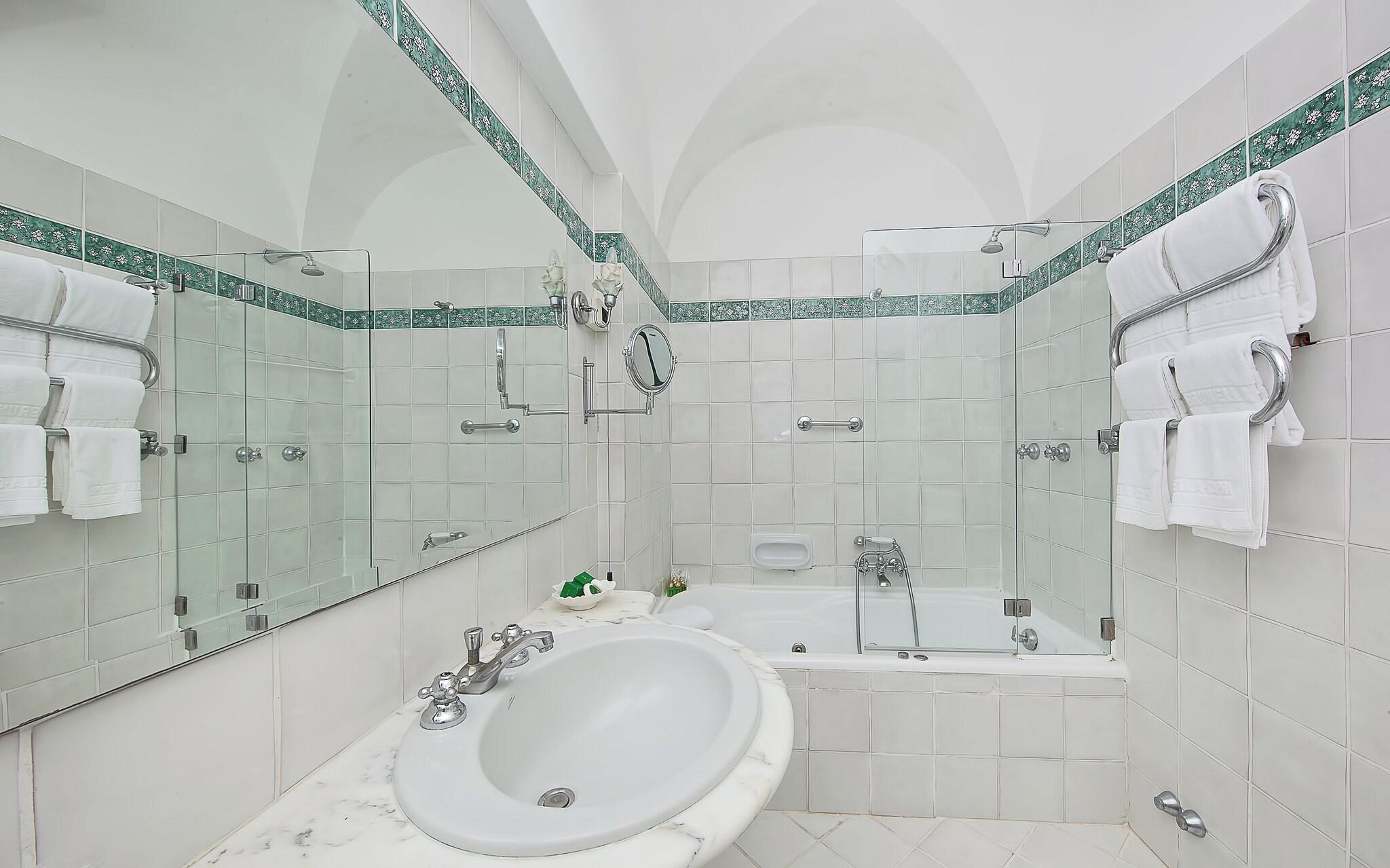 Junior Suite Garden View King Bed