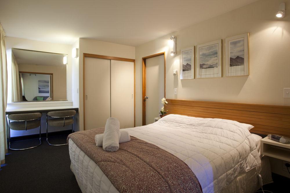 Studio Queen Size Bed